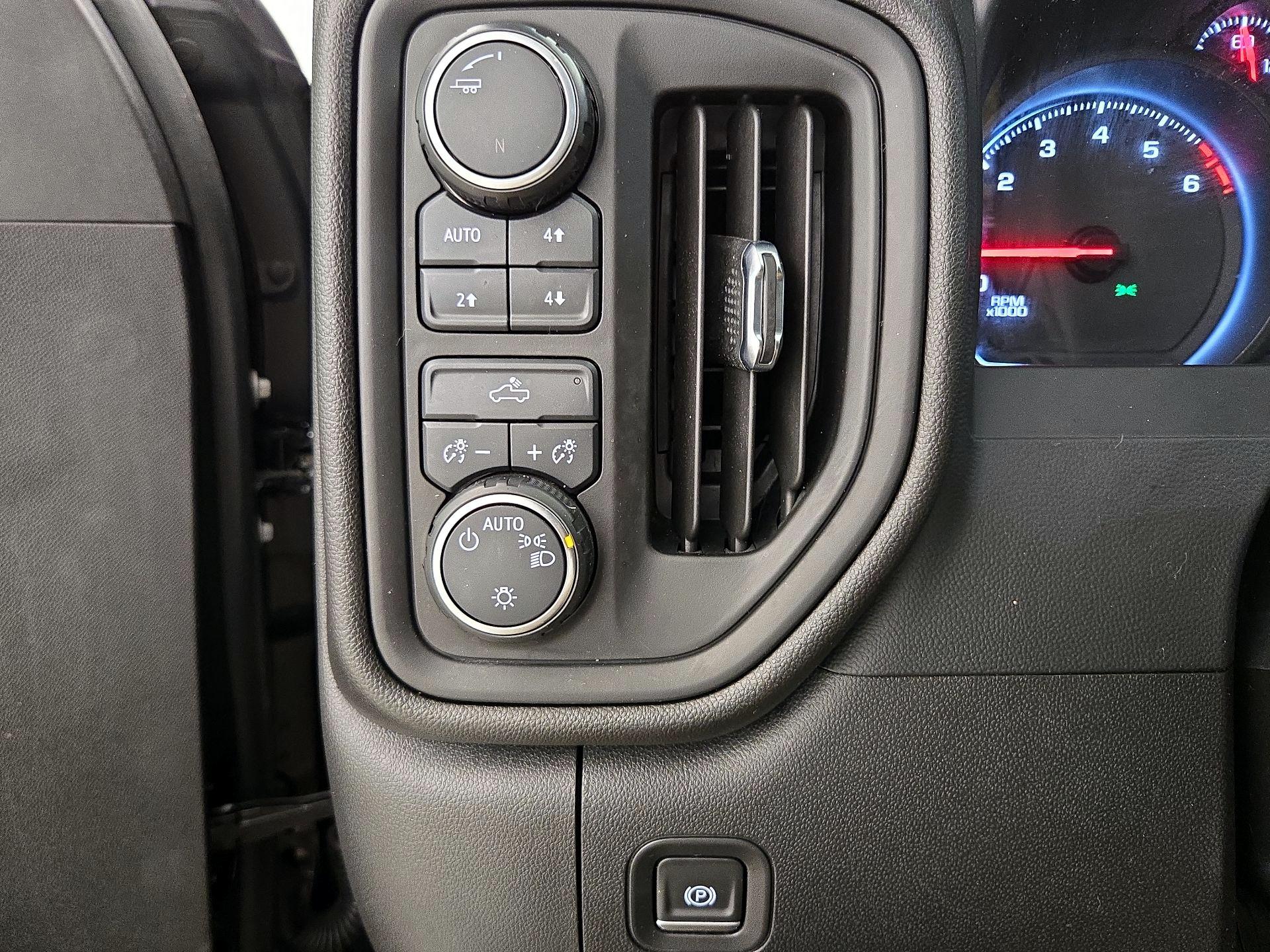 Thumbnail: 2020 Chevrolet Silverado 1500 - 13