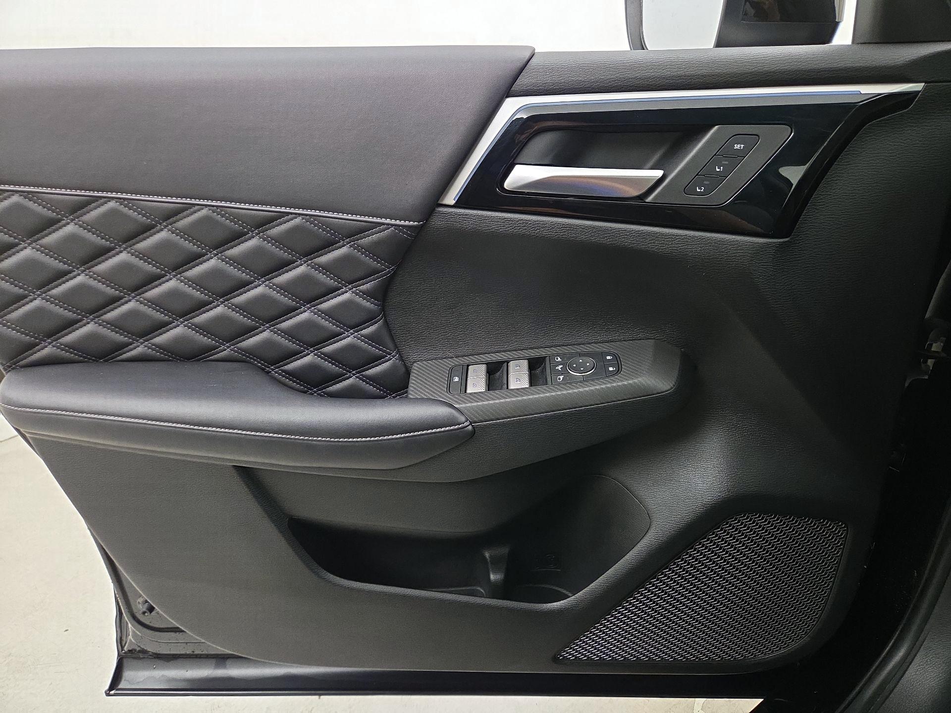 Thumbnail: 2023 Mitsubishi Outlander - 12