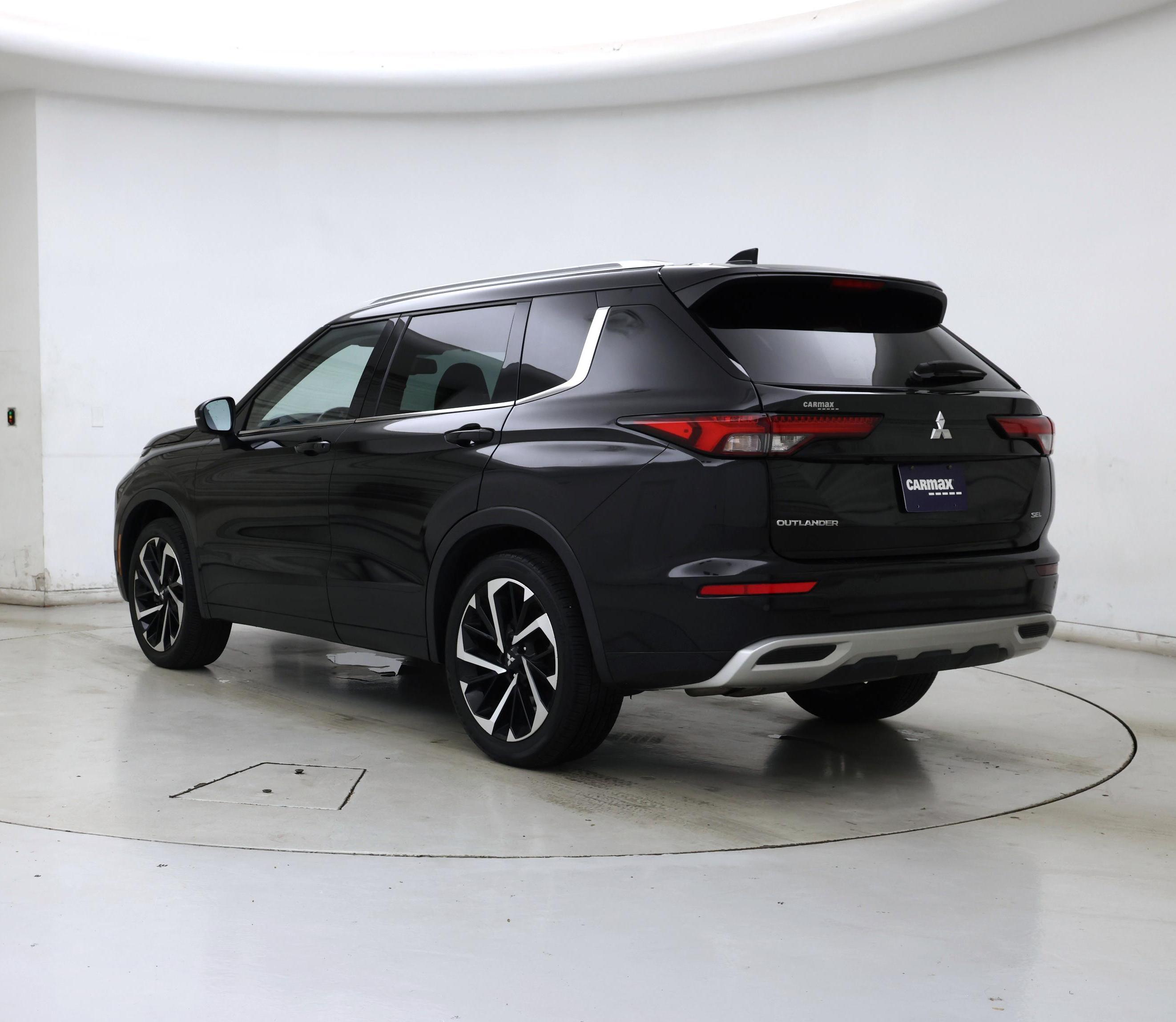 Thumbnail: 2023 Mitsubishi Outlander - 2