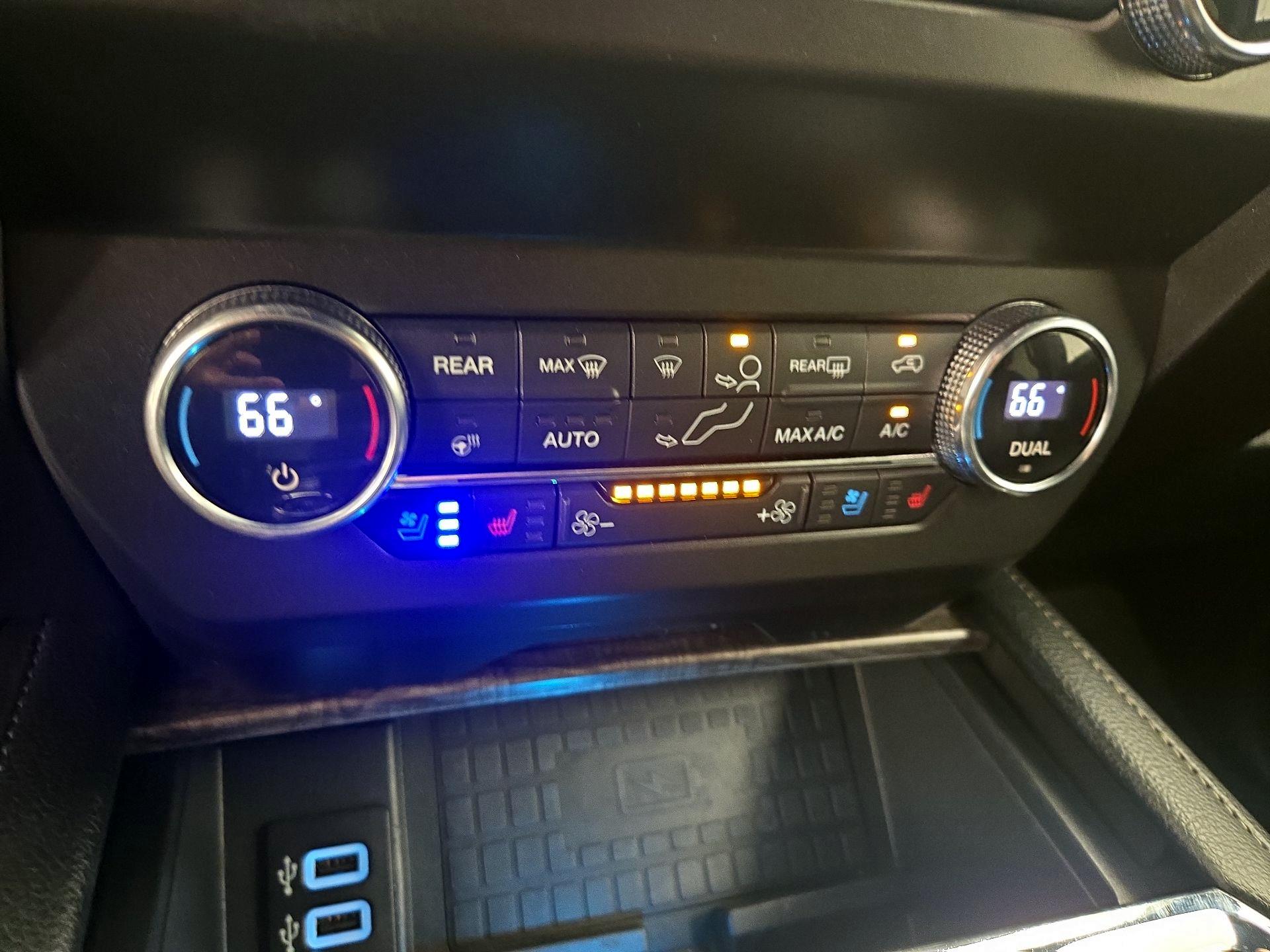 Thumbnail: 2019 Ford Expedition - 17