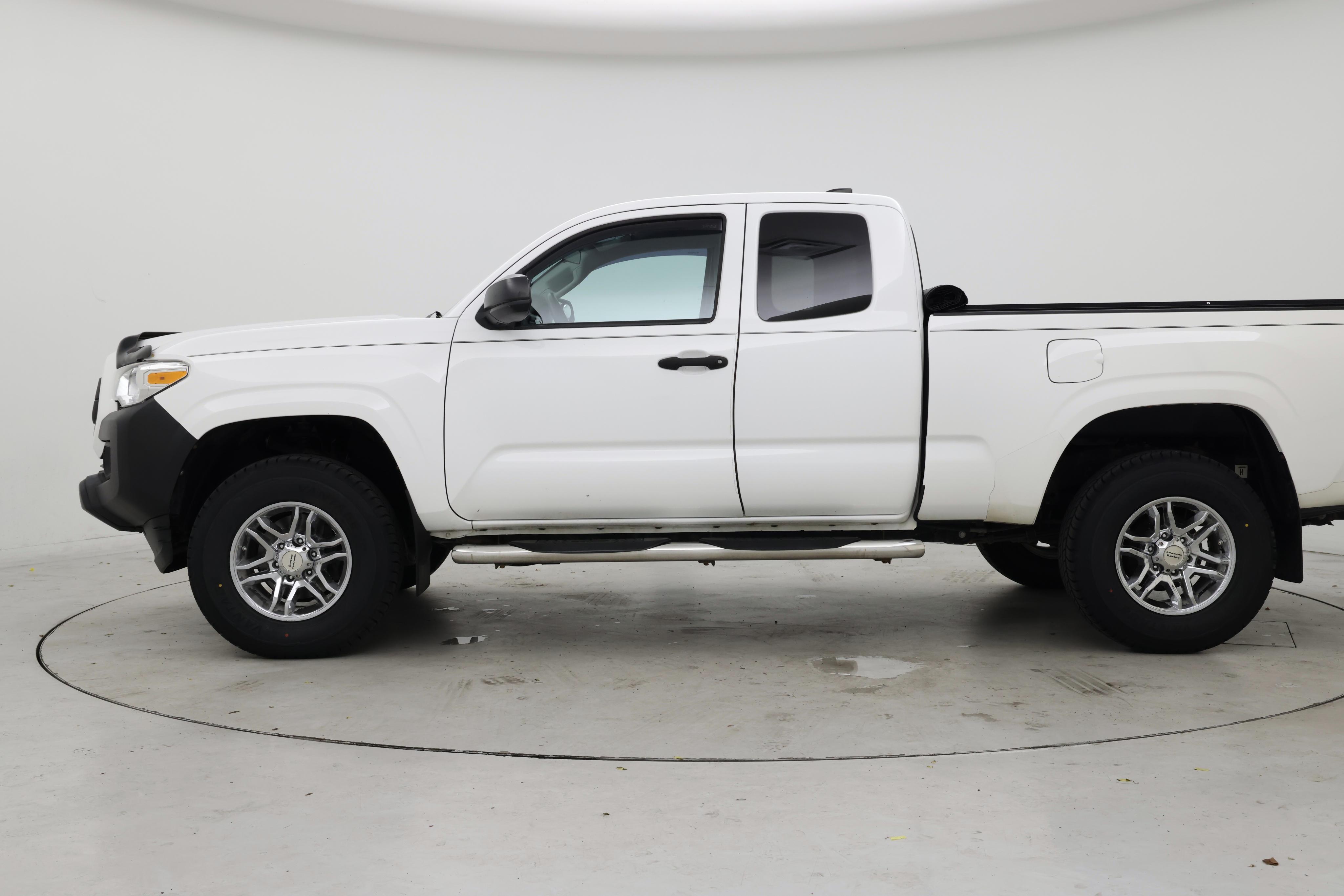 Thumbnail: 2020 Toyota Tacoma - 3