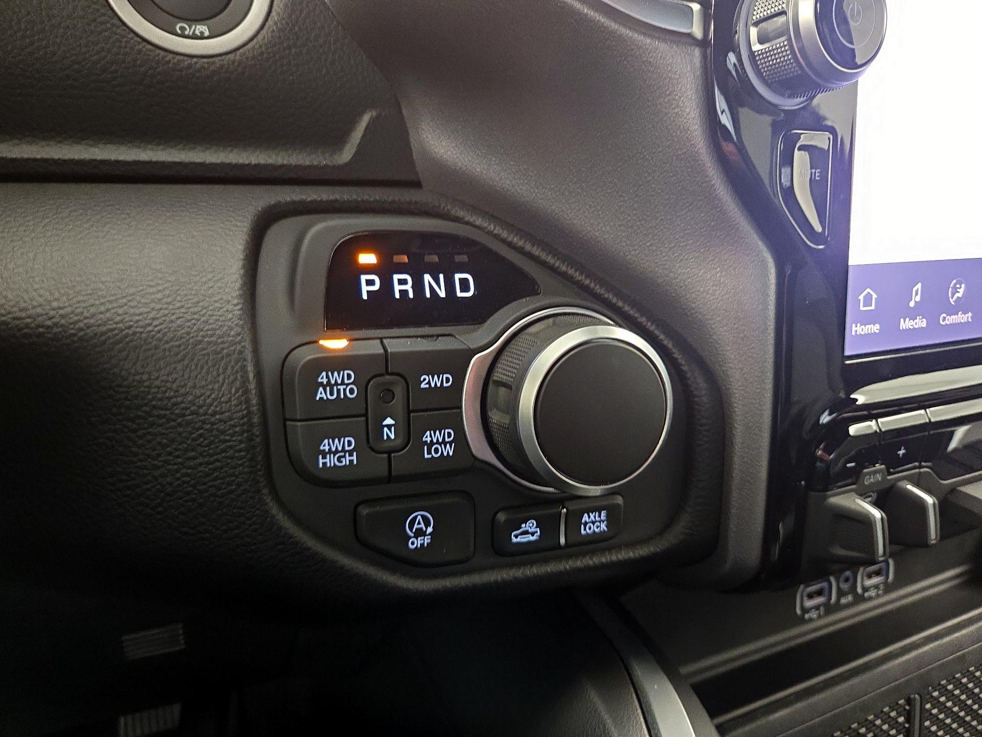 Thumbnail: 2025 RAM 1500 - 18