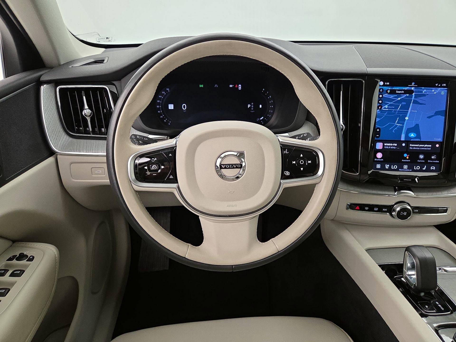 Thumbnail: 2025 Volvo XC60 - 10