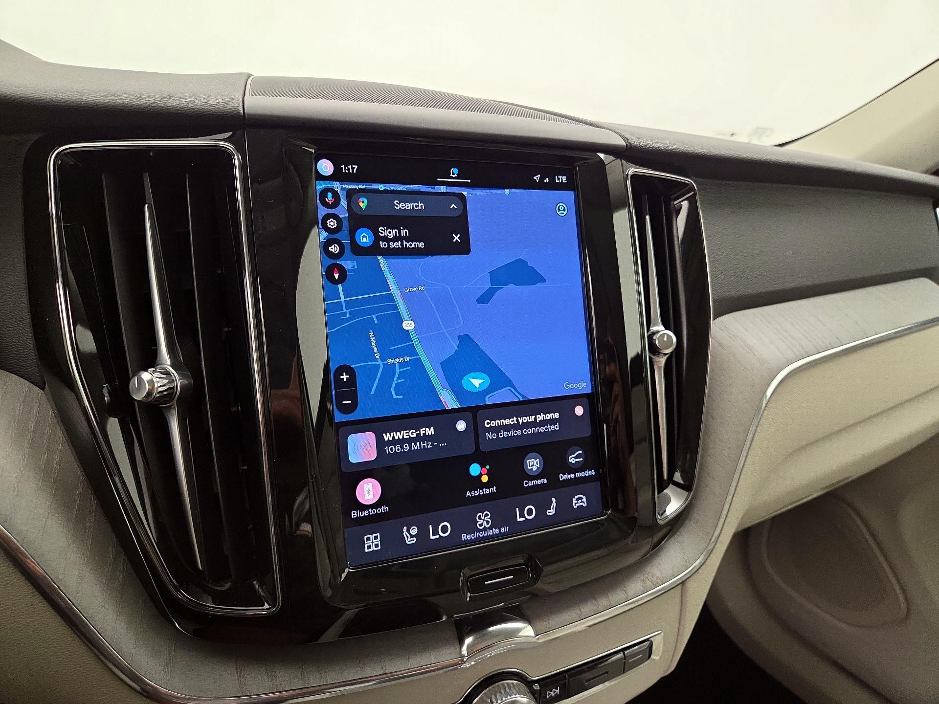 Thumbnail: 2025 Volvo XC60 - 14