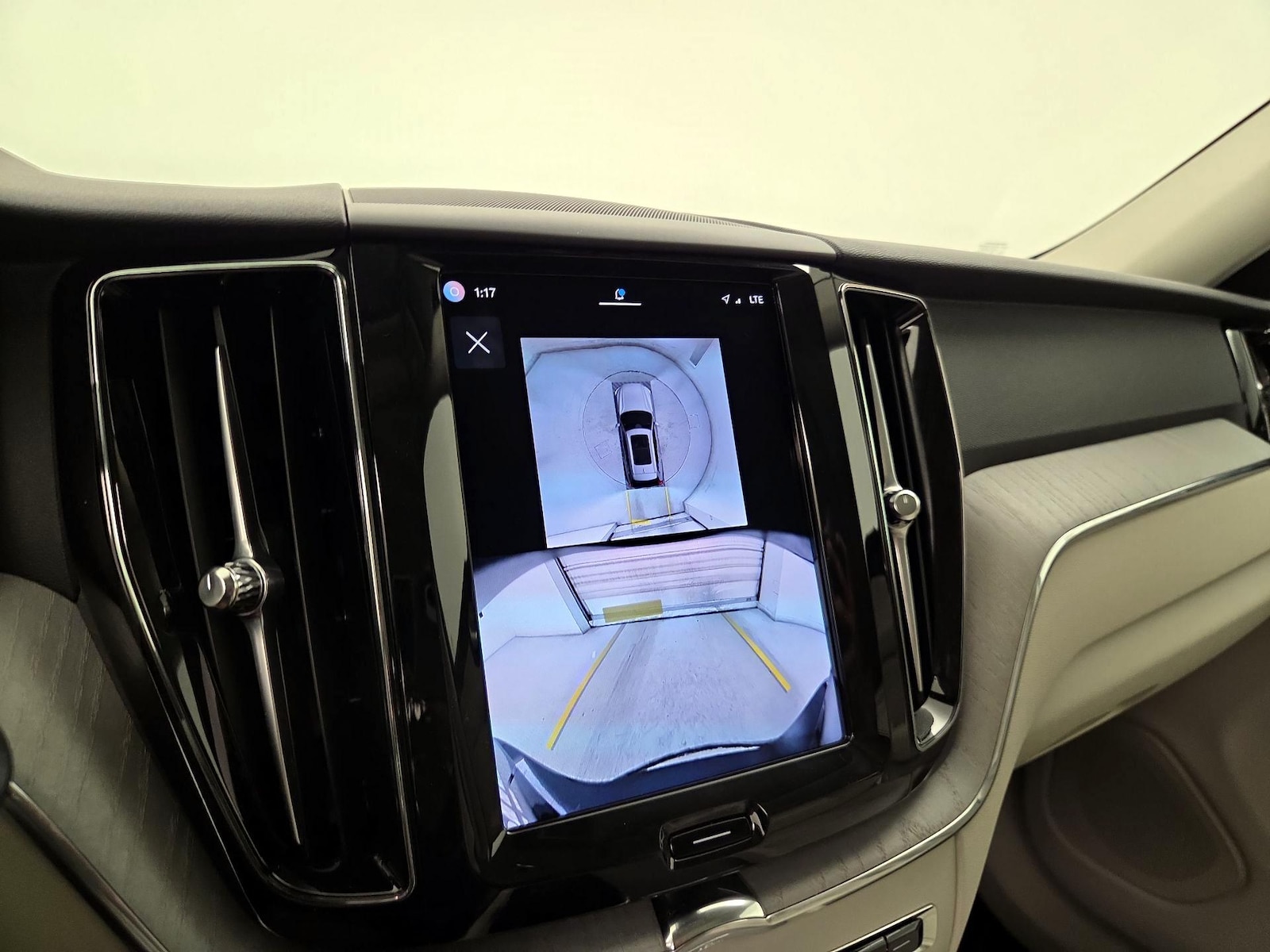 2025 Volvo XC60 Plus - Photo 16