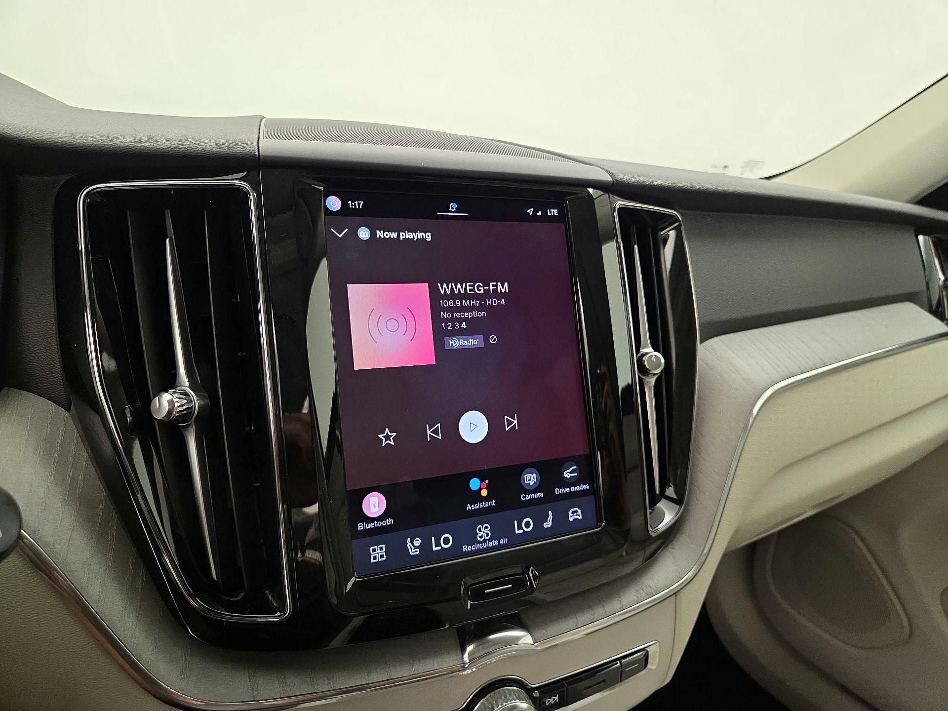 Thumbnail: 2025 Volvo XC60 - 16