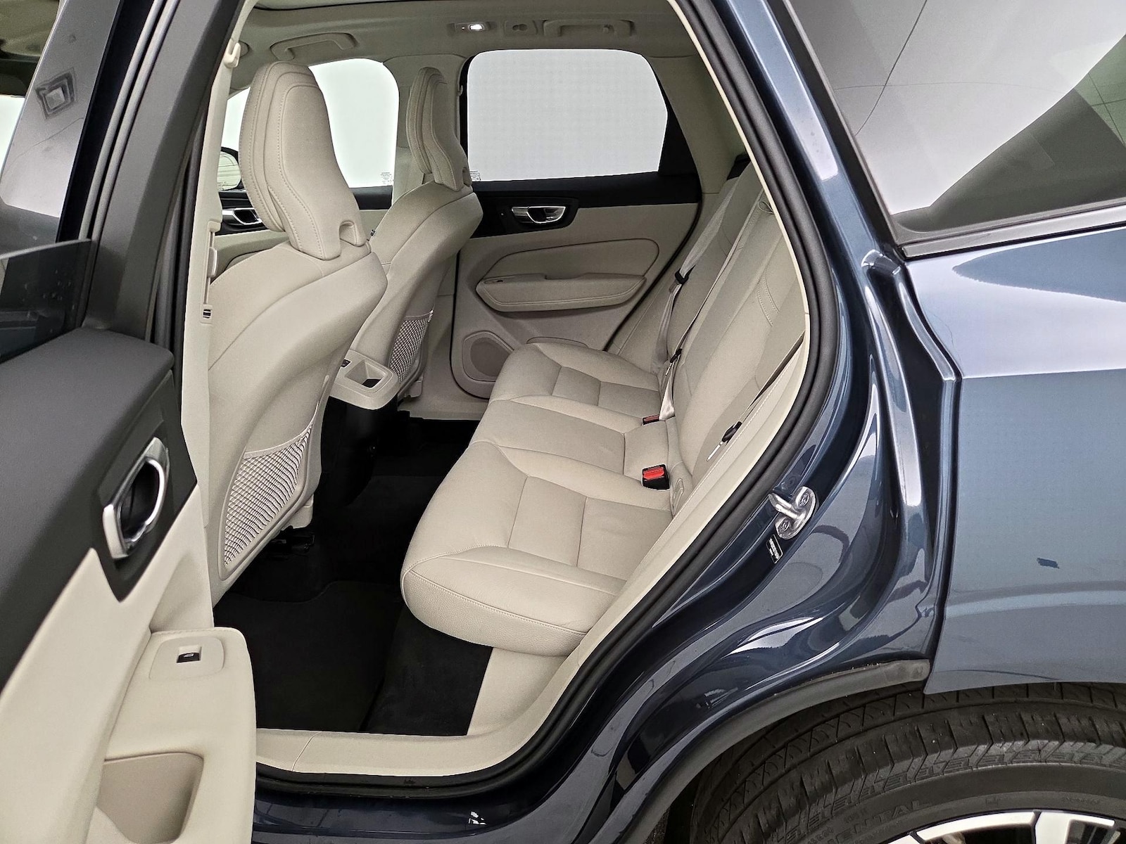 2025 Volvo XC60 Plus - Photo 22