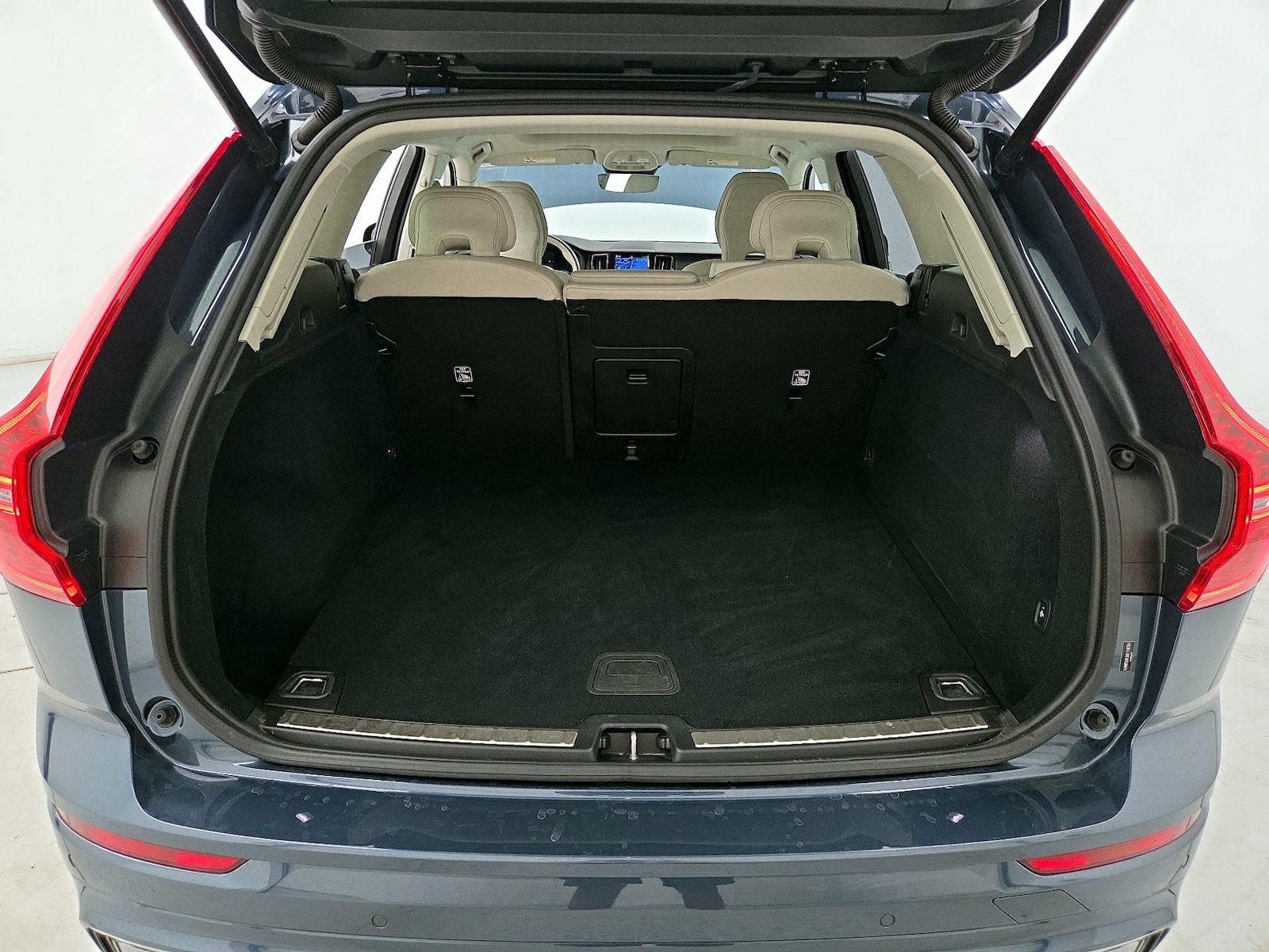 2025 Volvo XC60 Plus - Photo 23