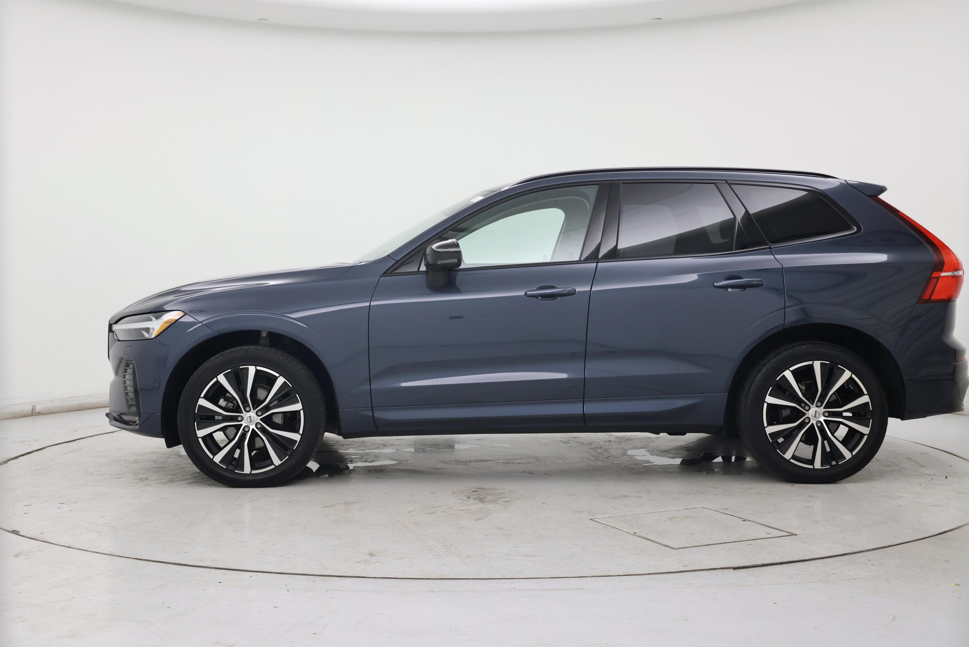 Thumbnail: 2025 Volvo XC60 - 3