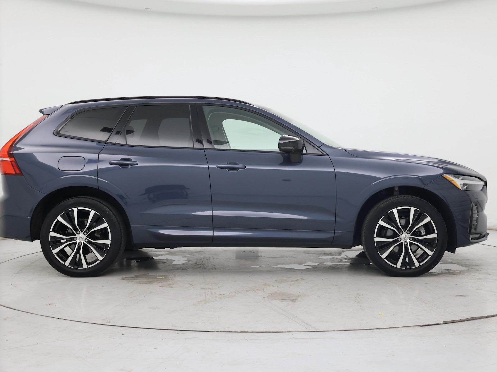 2025 Volvo XC60 Plus - Photo 8