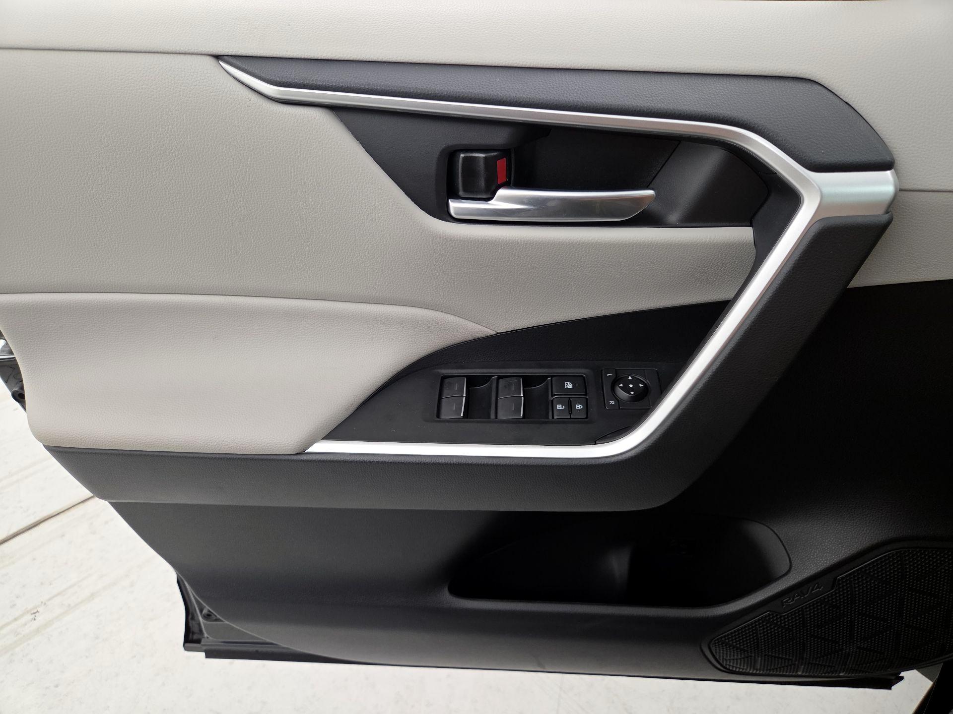 Thumbnail: 2025 Toyota RAV4 - 12