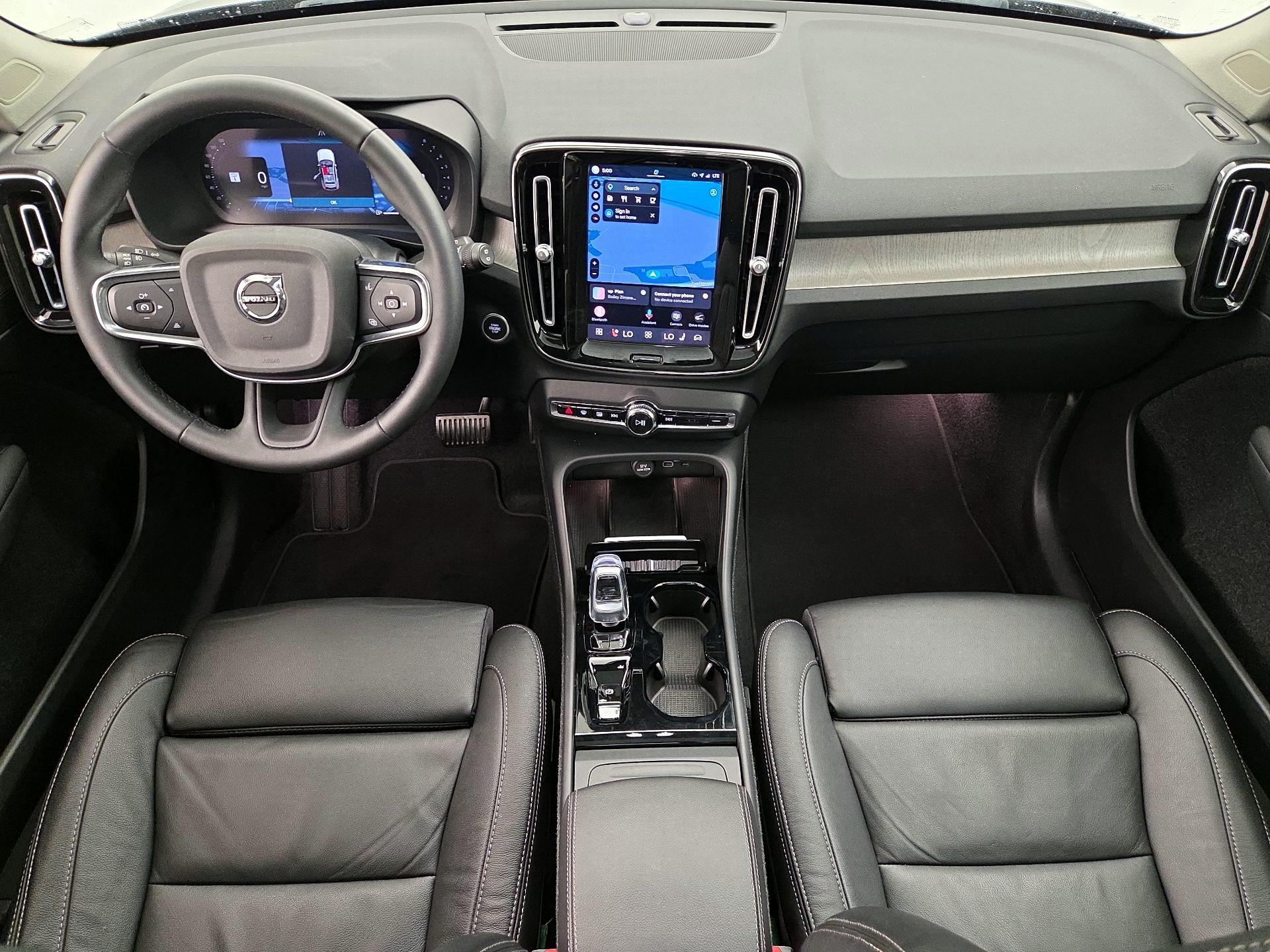Thumbnail: 2023 Volvo XC40 - 9