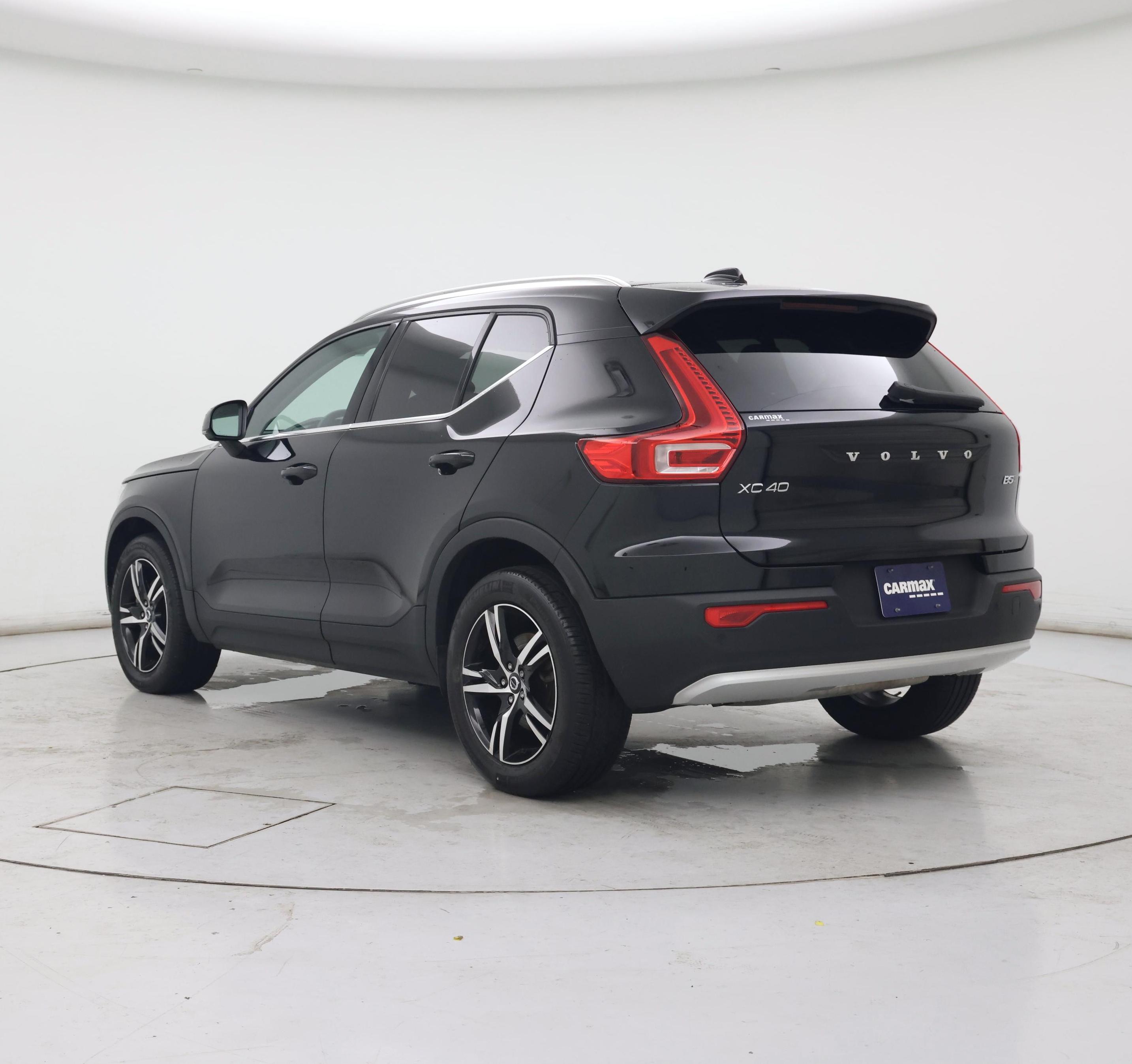 Thumbnail: 2023 Volvo XC40 - 2