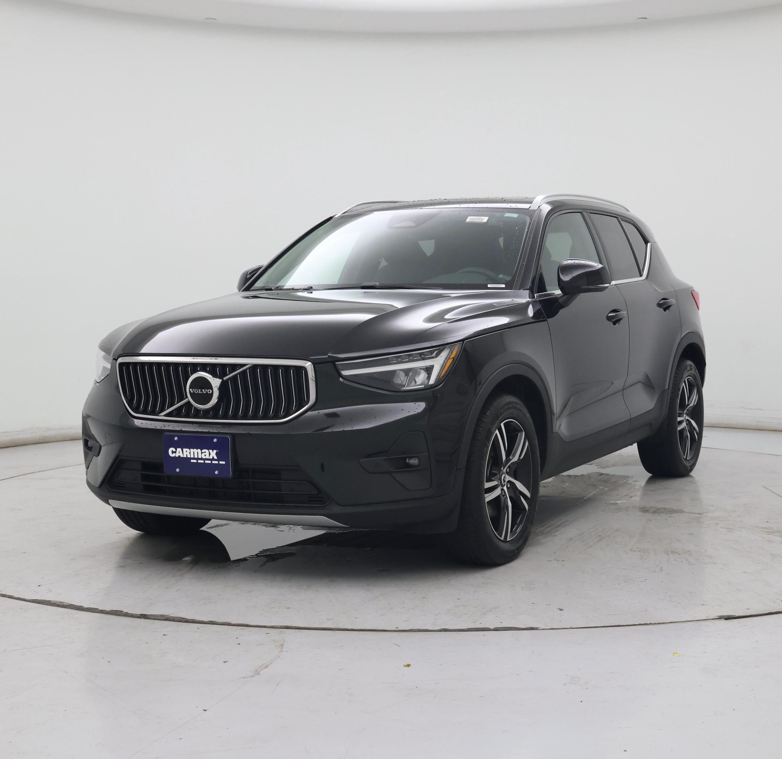 Thumbnail: 2023 Volvo XC40 - 4