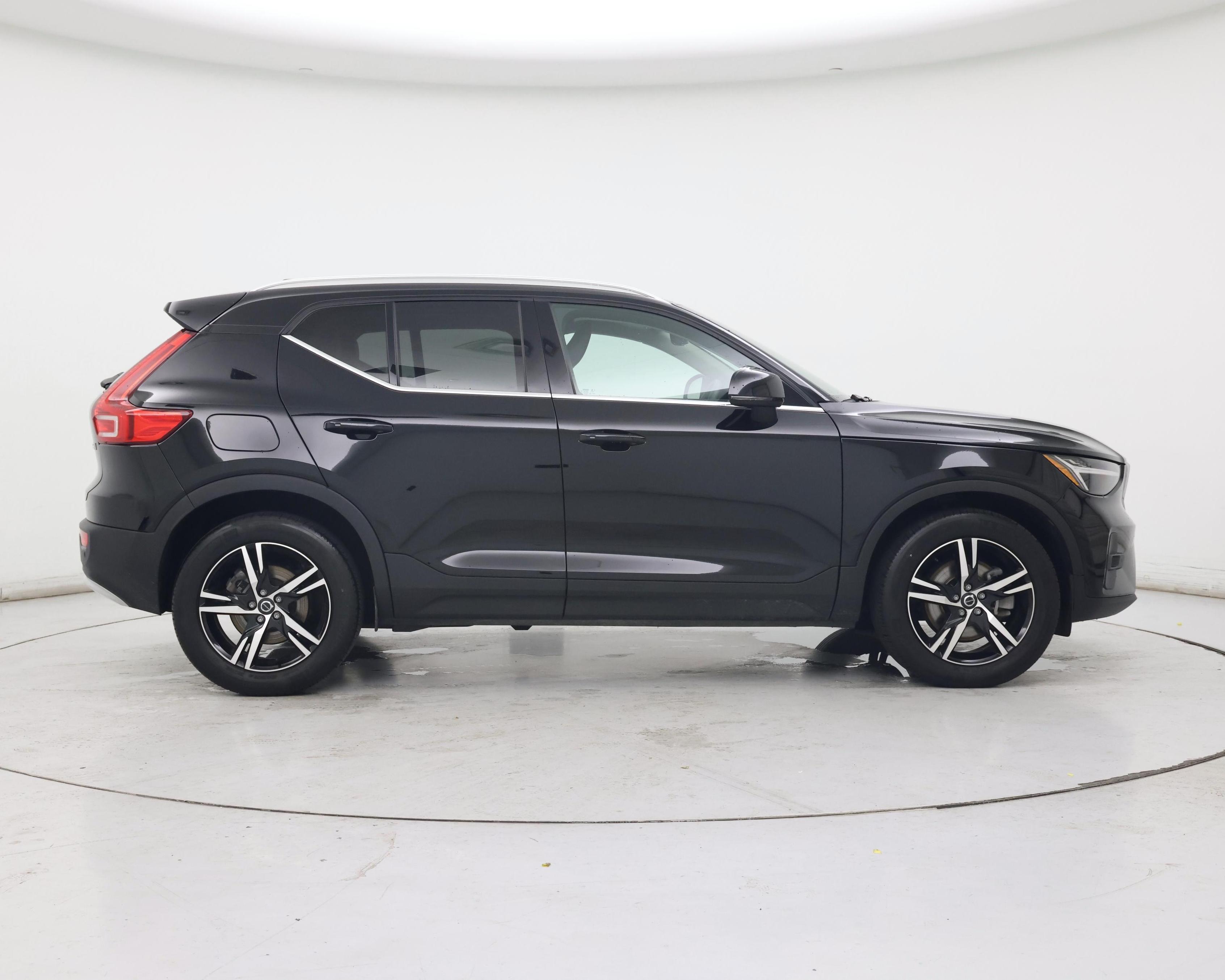 Thumbnail: 2023 Volvo XC40 - 7