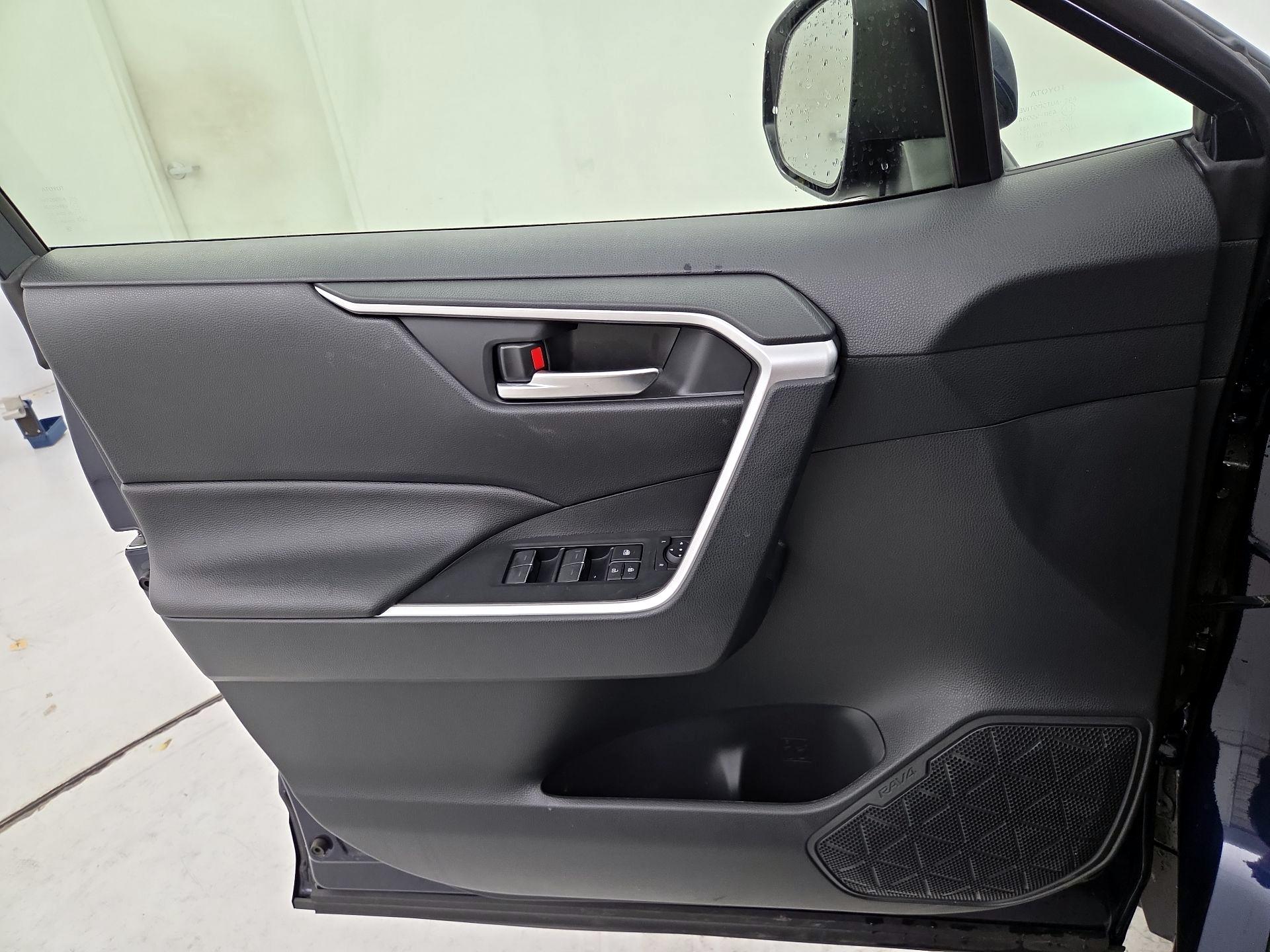Thumbnail: 2025 Toyota RAV4 - 12