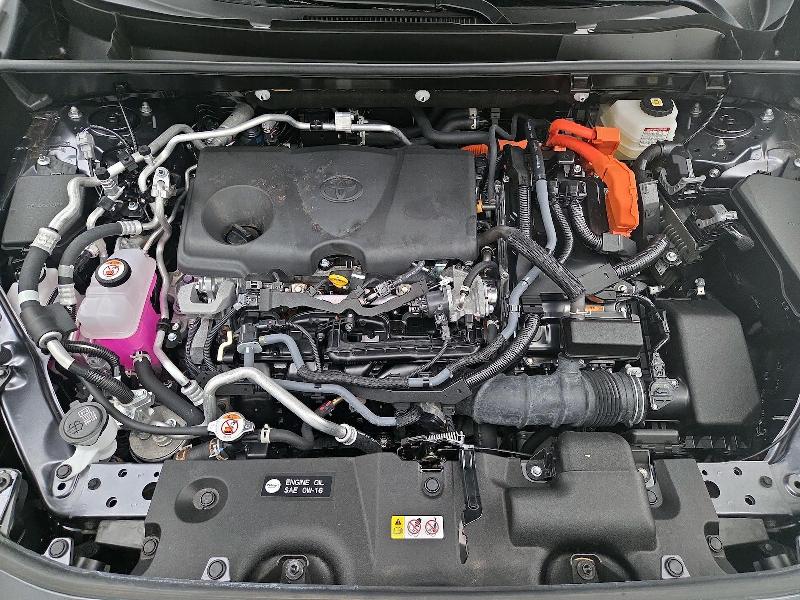2024 Toyota RAV4 SE - Photo 23
