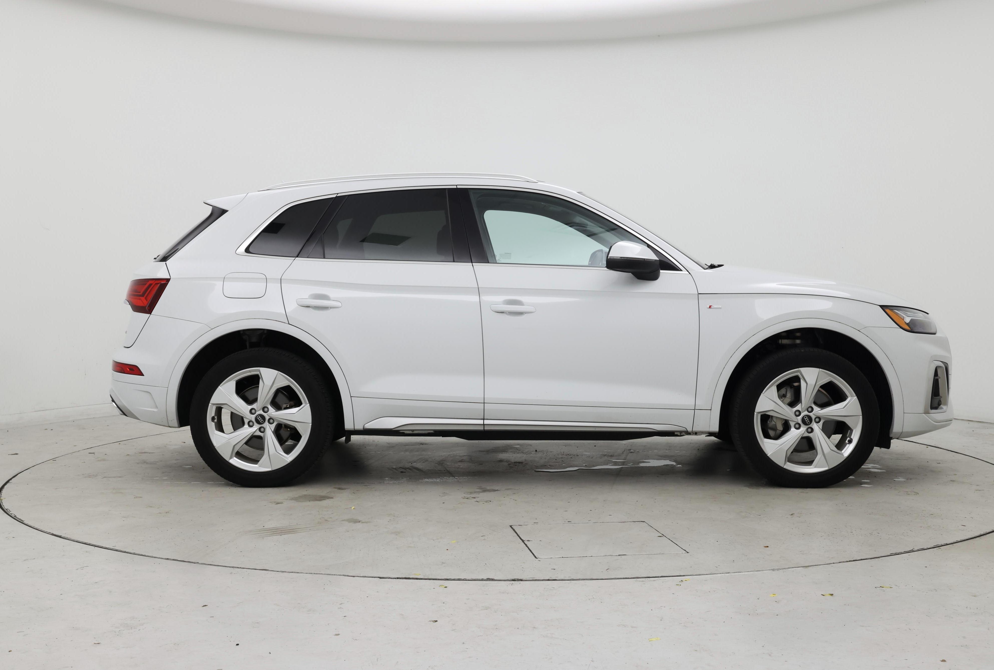 Thumbnail: 2023 Audi Q5 - 7