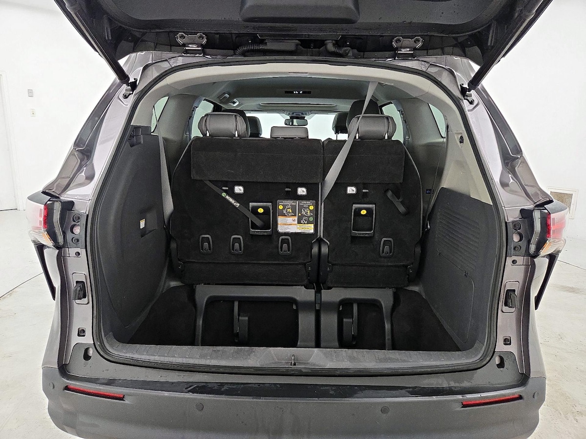 Trunk/Cargo (Seats Up)