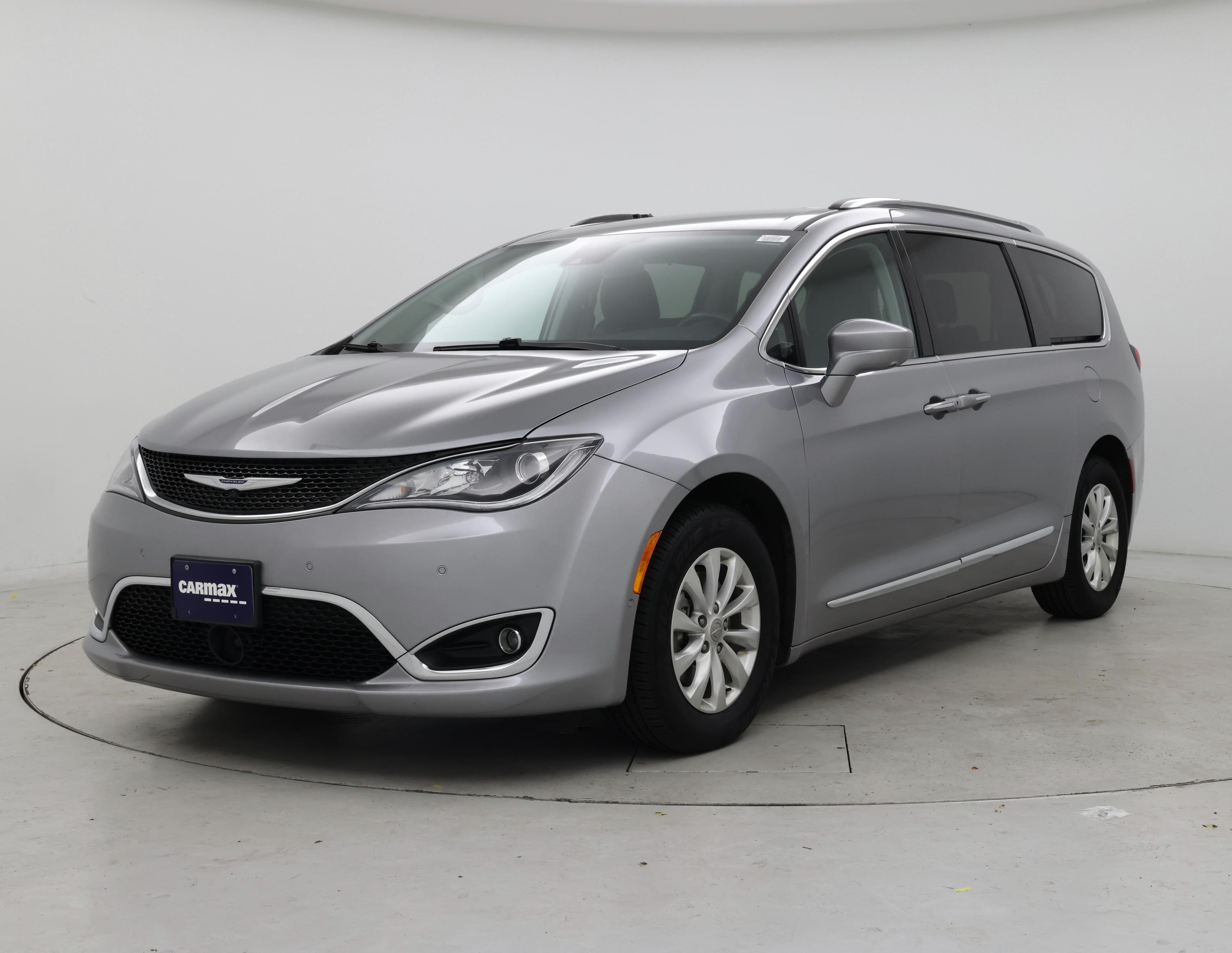 Thumbnail: 2019 Chrysler Pacifica - 4