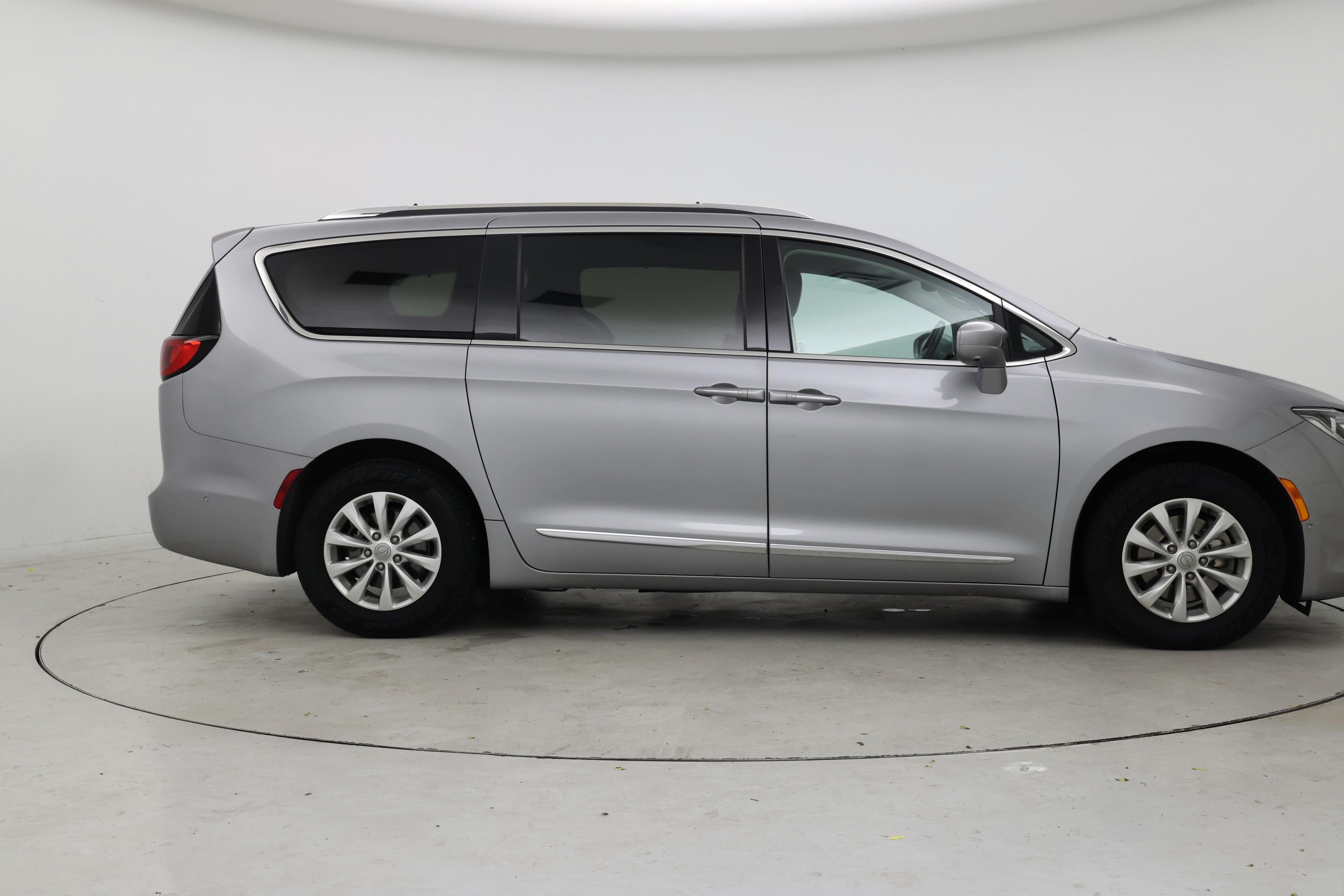 Thumbnail: 2019 Chrysler Pacifica - 7