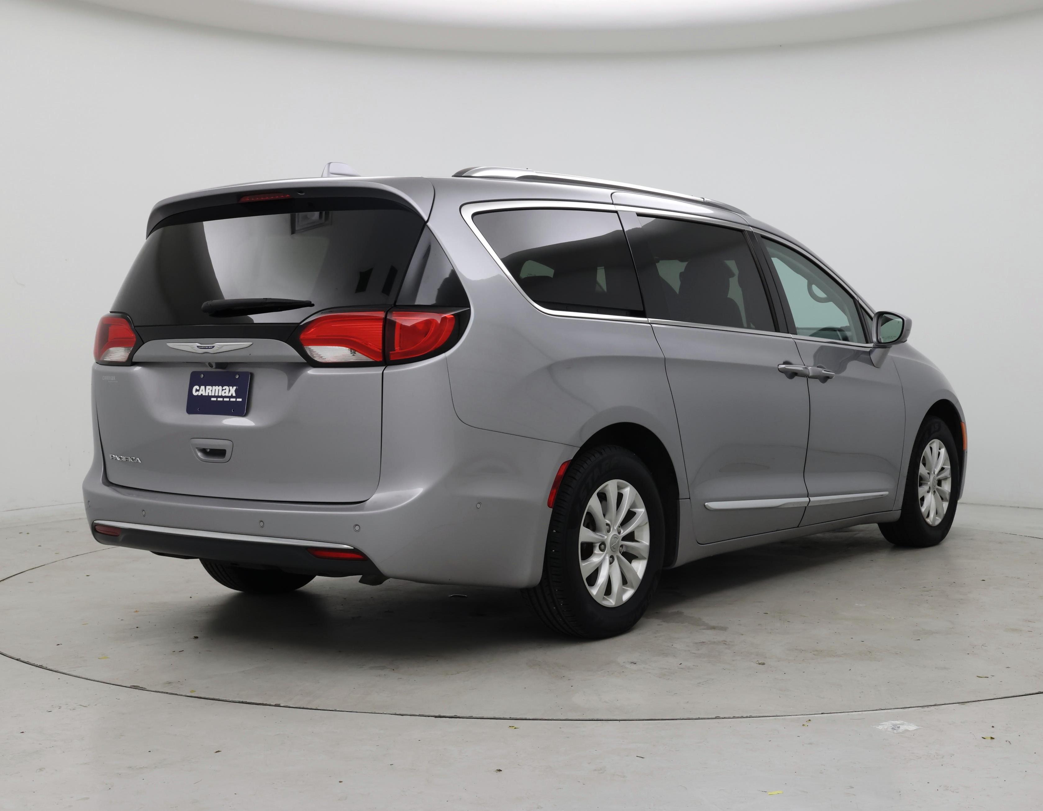Thumbnail: 2019 Chrysler Pacifica - 8