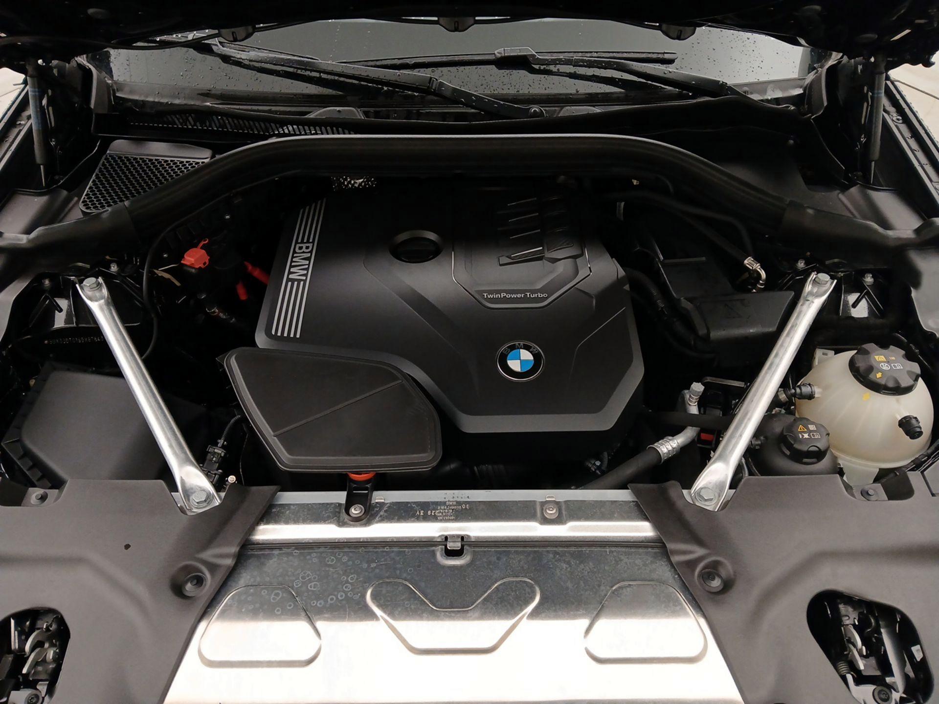 Thumbnail: 2025 BMW X4 - 17