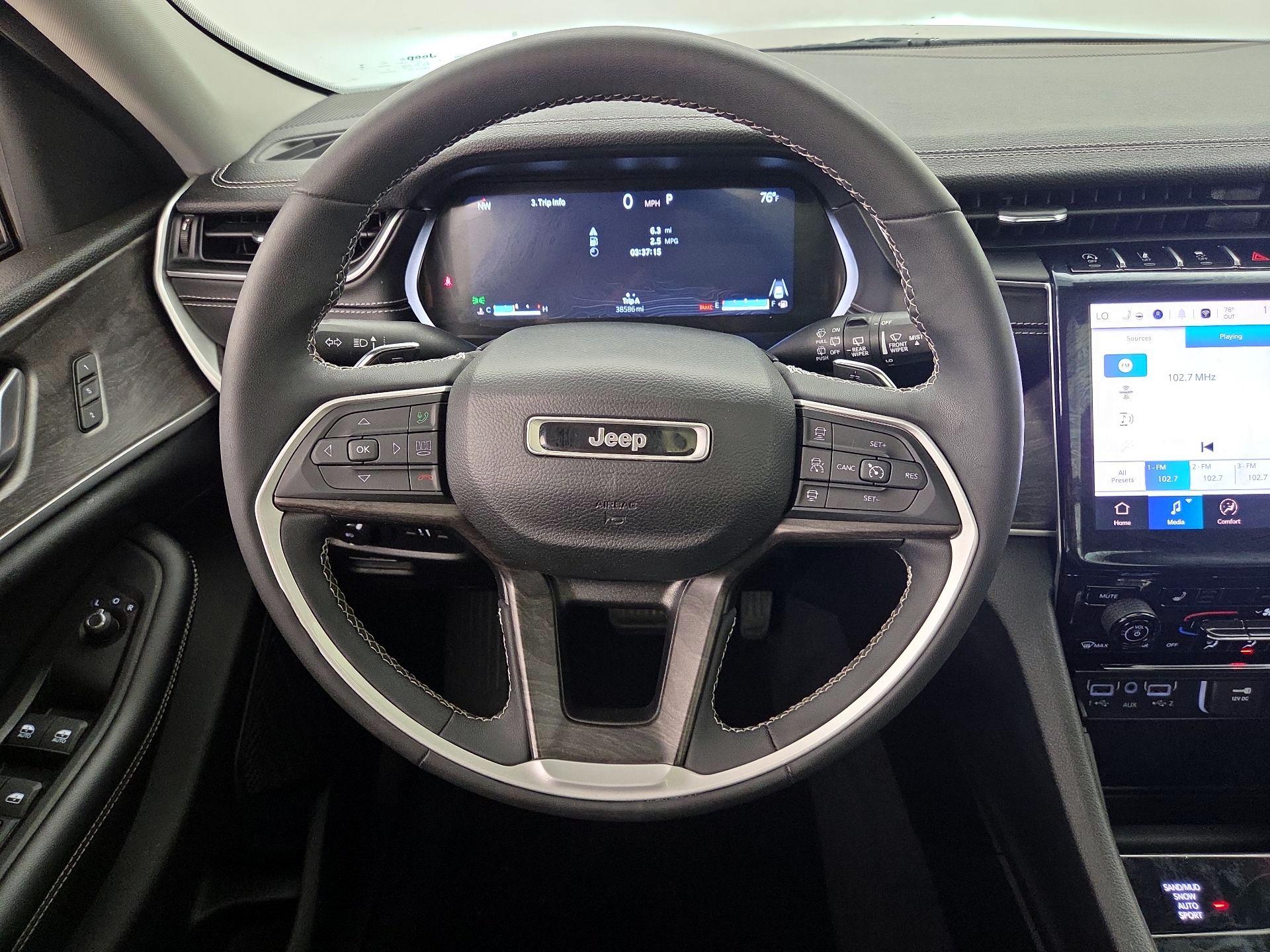 Thumbnail: 2023 Jeep Grand Cherokee - 10