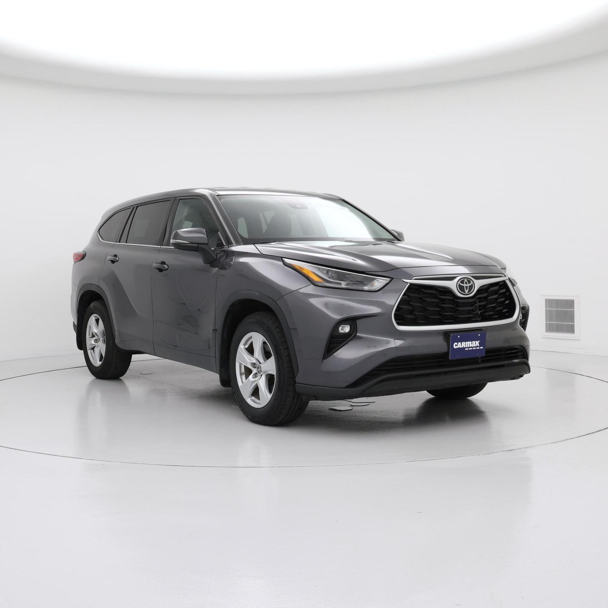 Gray 2022 Toyota Highlander LE AWD SUV / Crossover All-Wheel Drive Automatic