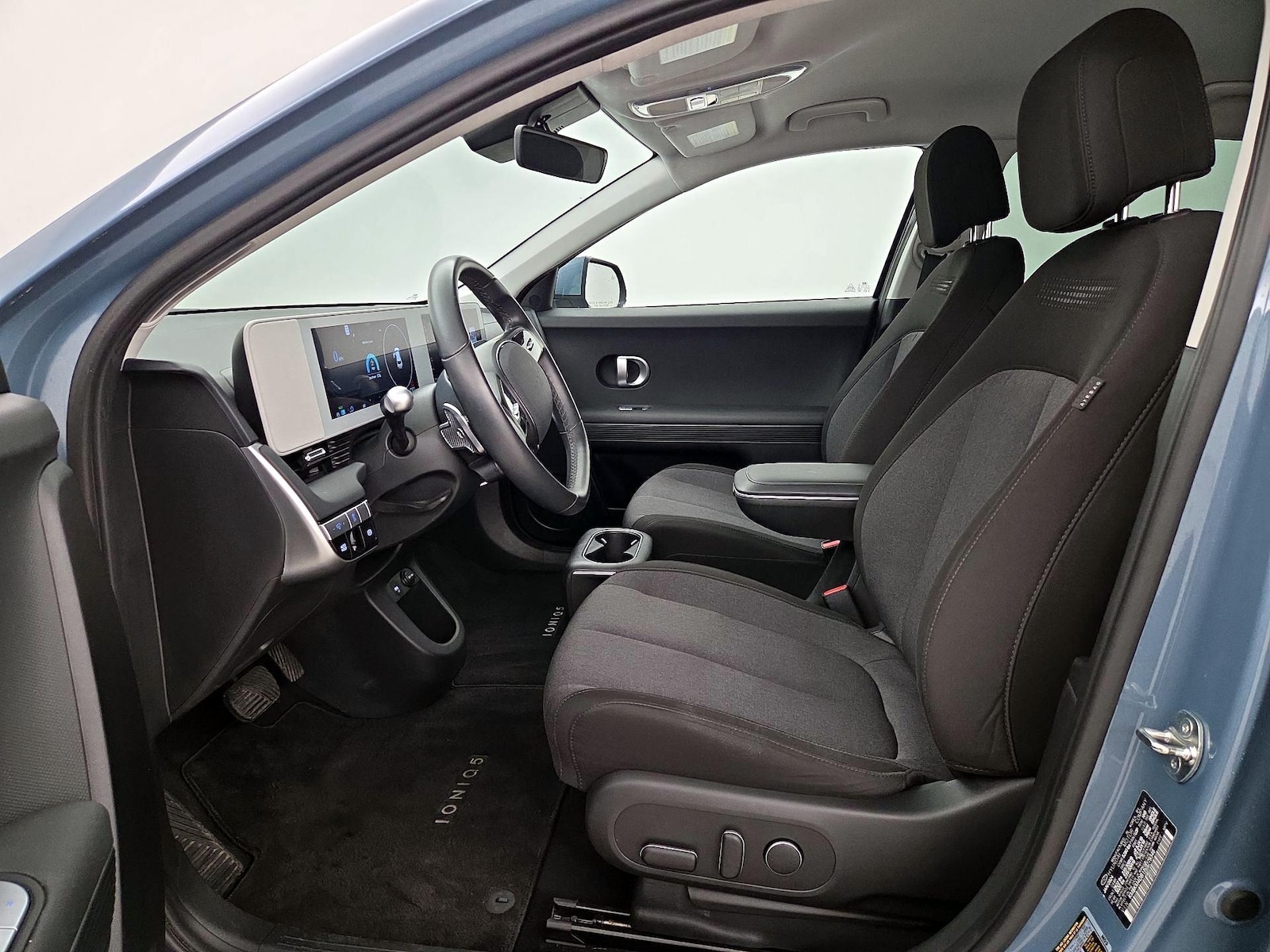2024 Hyundai IONIQ 5 SE - Photo 12