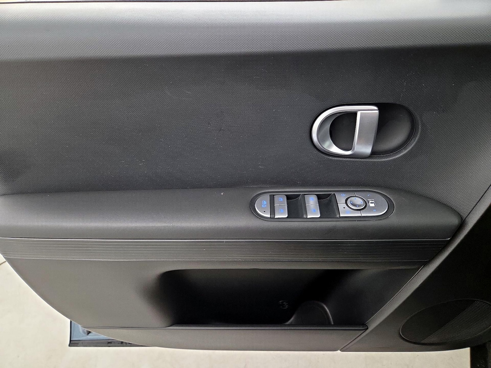 2024 Hyundai IONIQ 5 SE - Photo 13