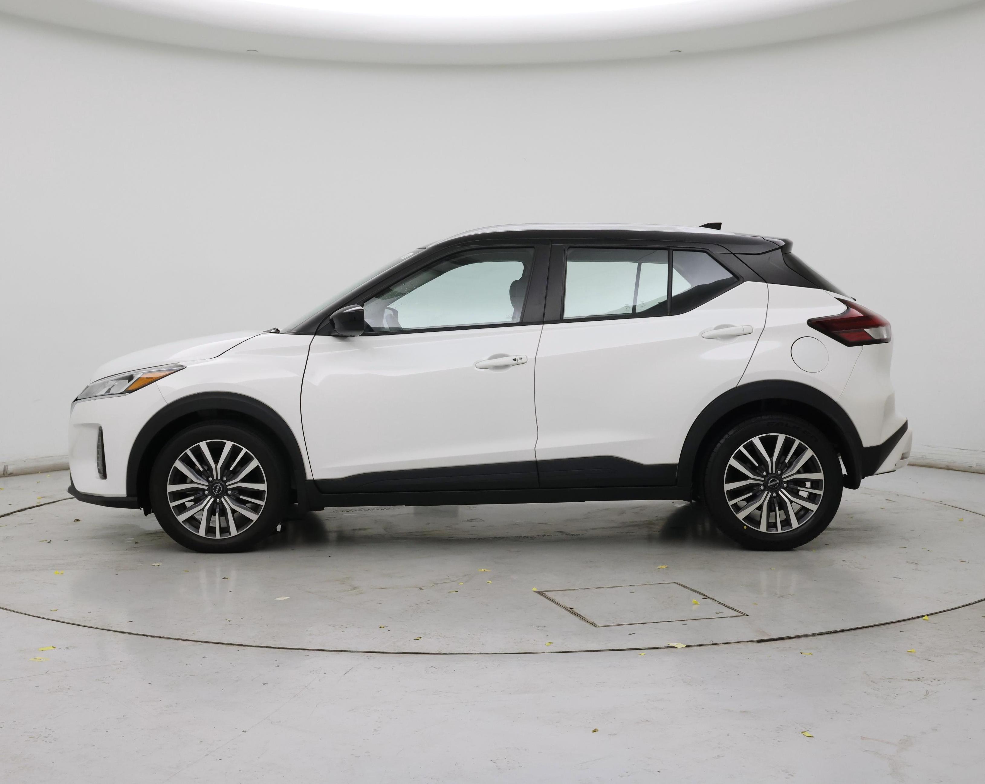 Thumbnail: 2023 Nissan Kicks - 3