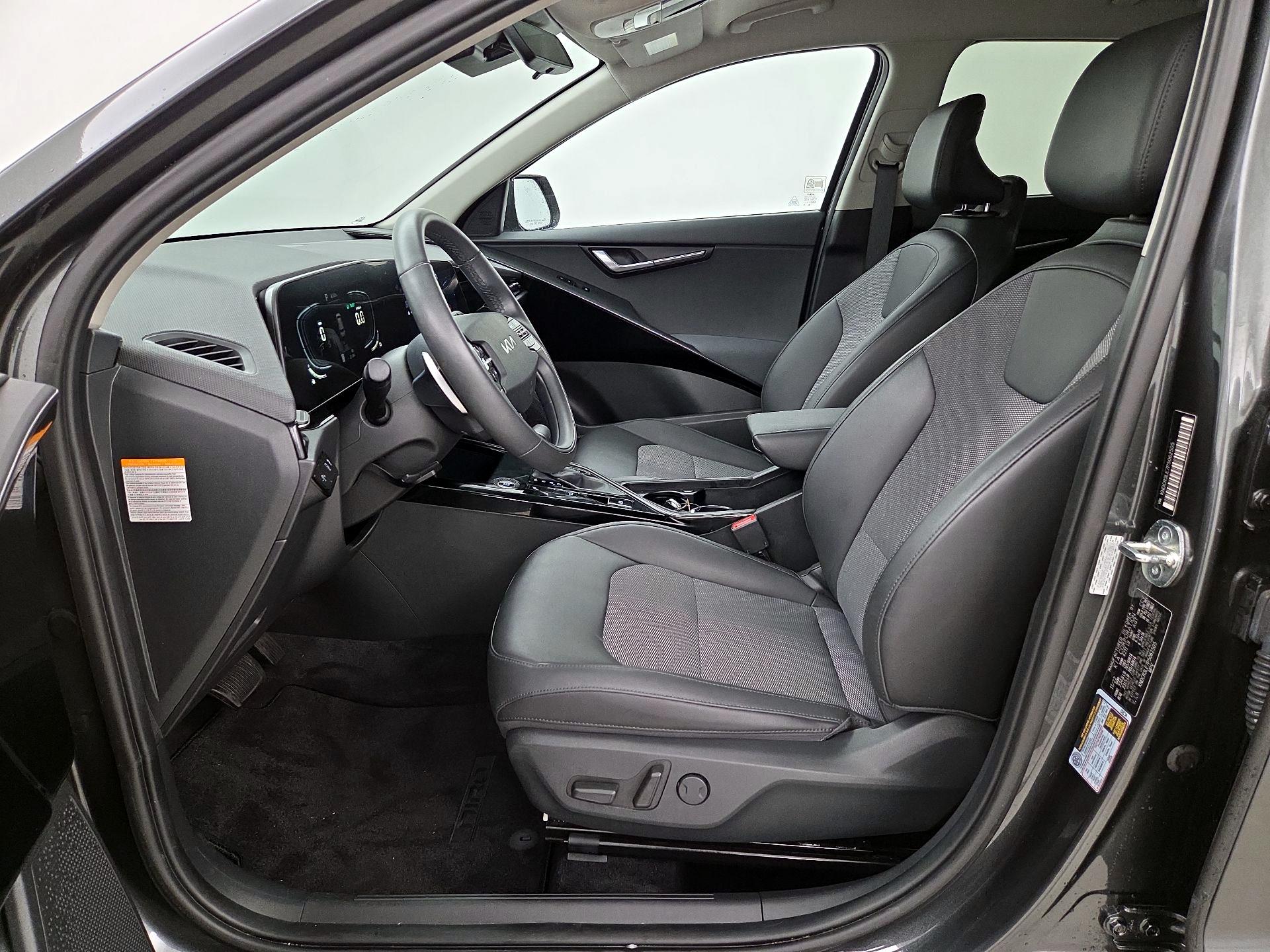 Thumbnail: 2023 Kia Niro - 11
