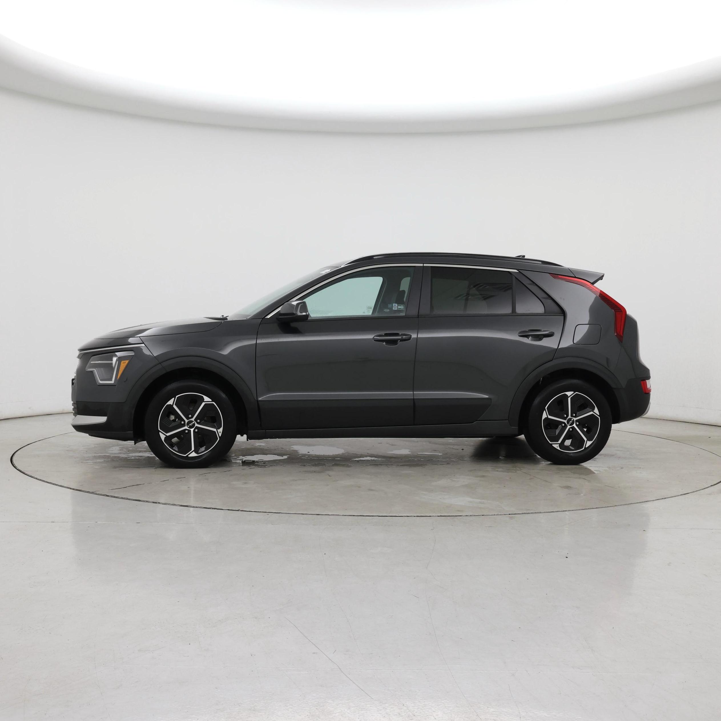 Thumbnail: 2023 Kia Niro - 3