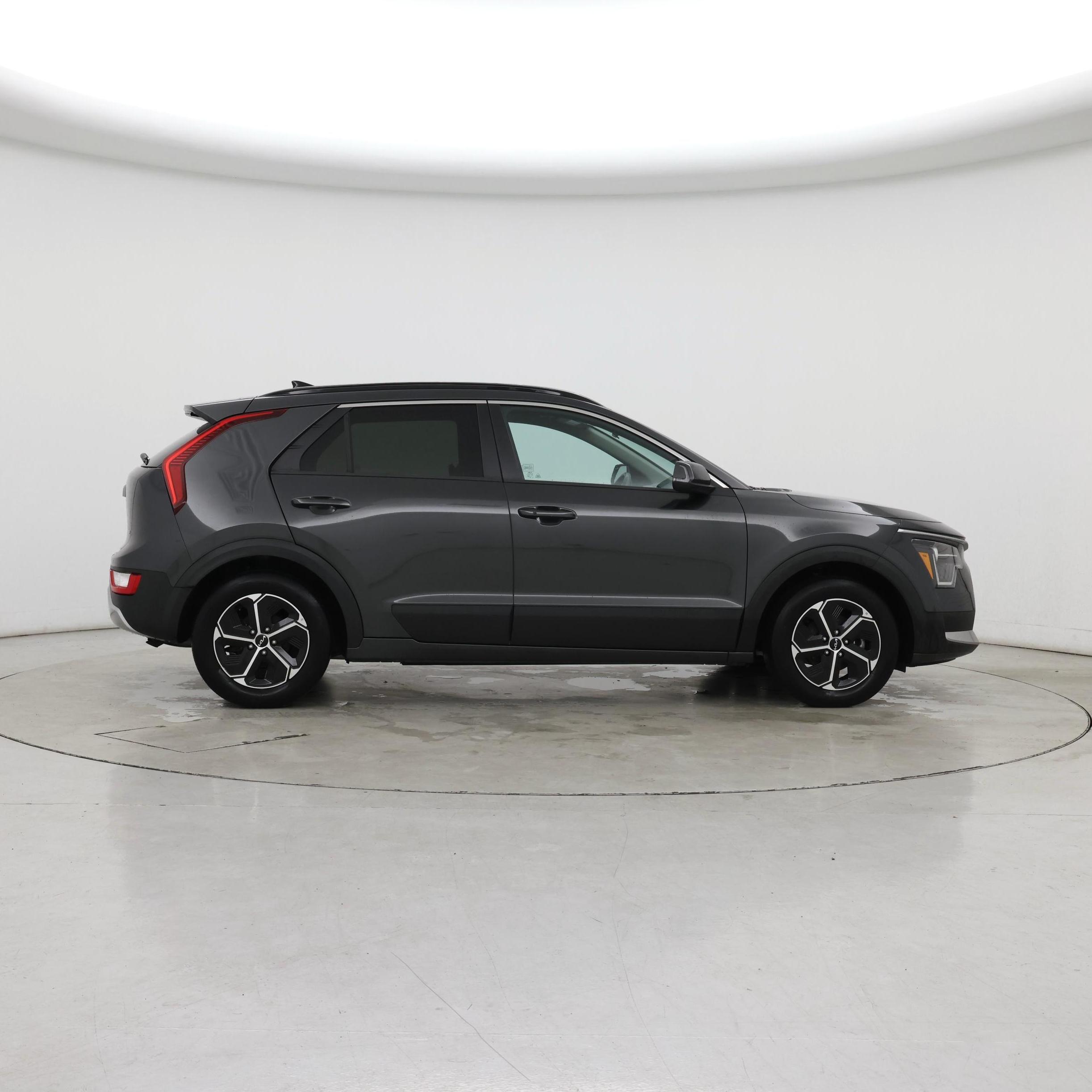 Thumbnail: 2023 Kia Niro - 7