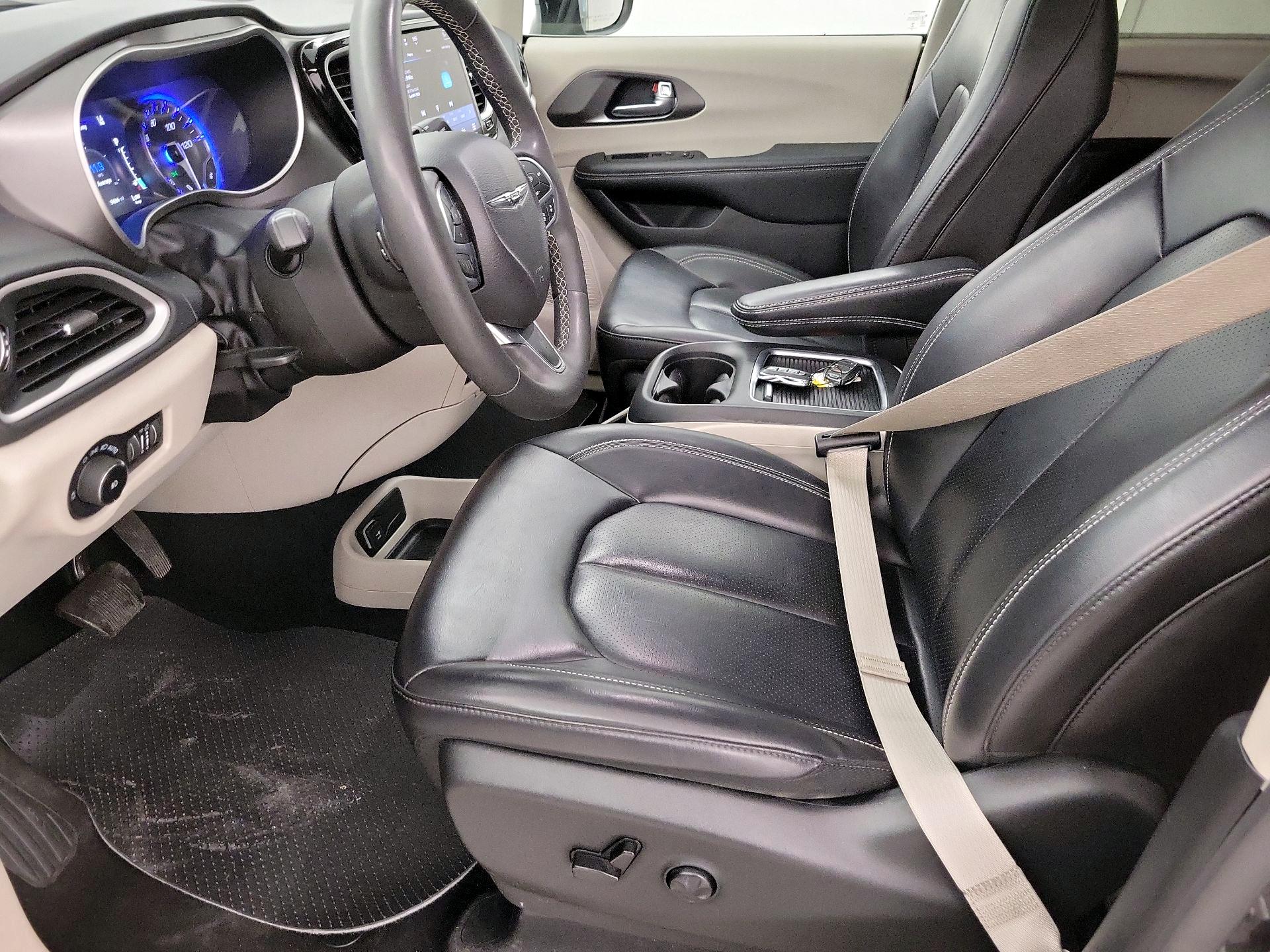 Thumbnail: 2023 Chrysler Pacifica - 11