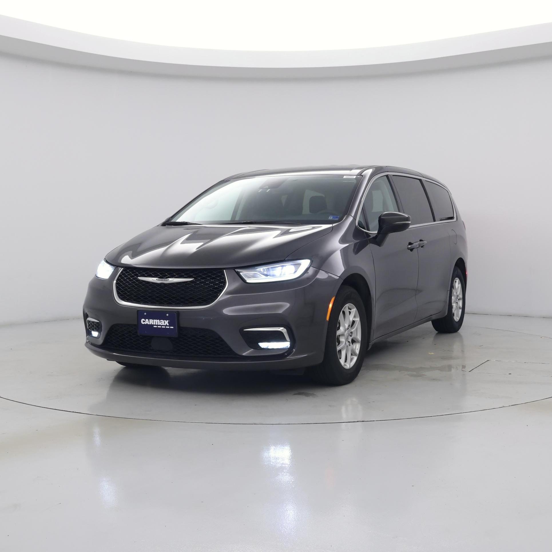Thumbnail: 2023 Chrysler Pacifica - 4