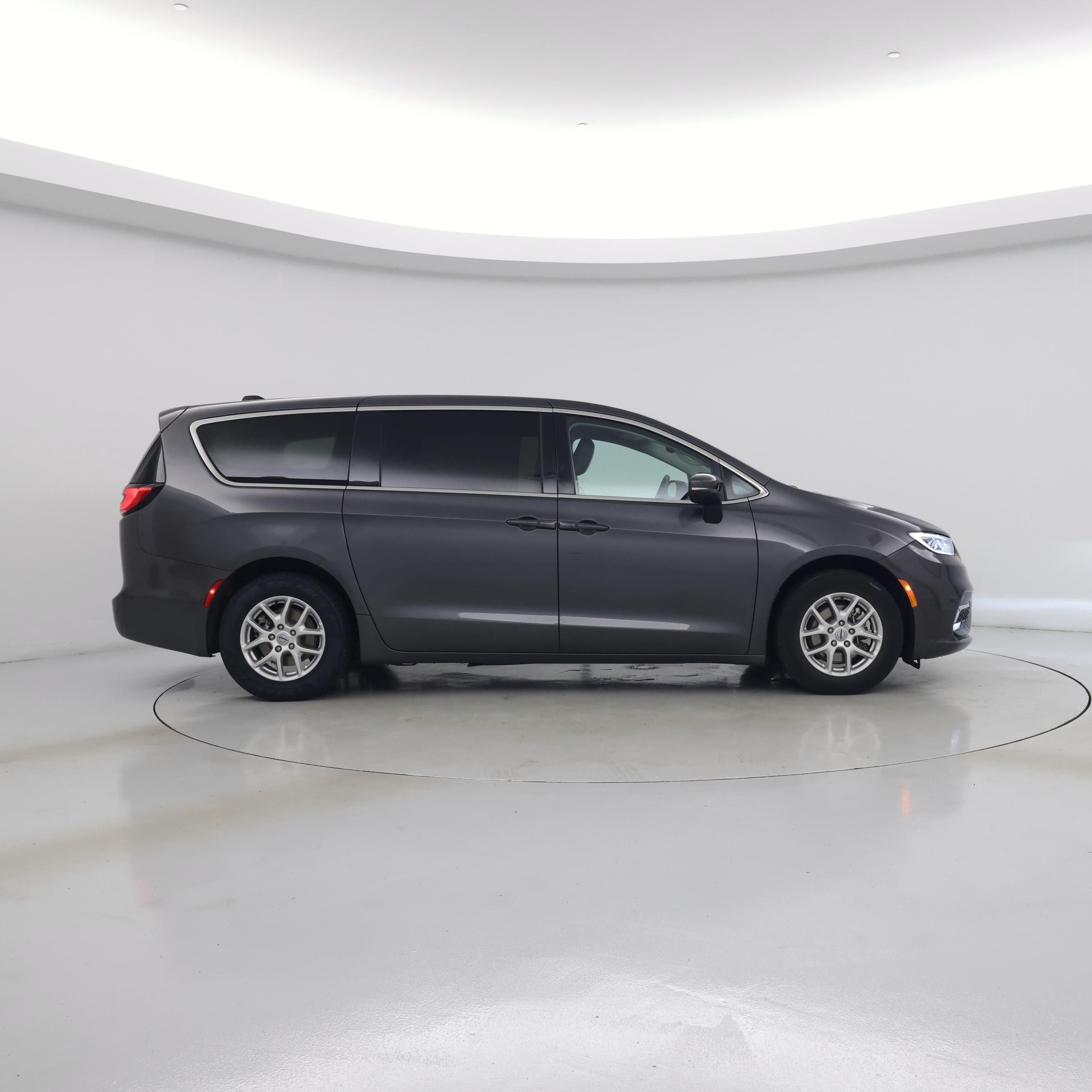 Thumbnail: 2023 Chrysler Pacifica - 7