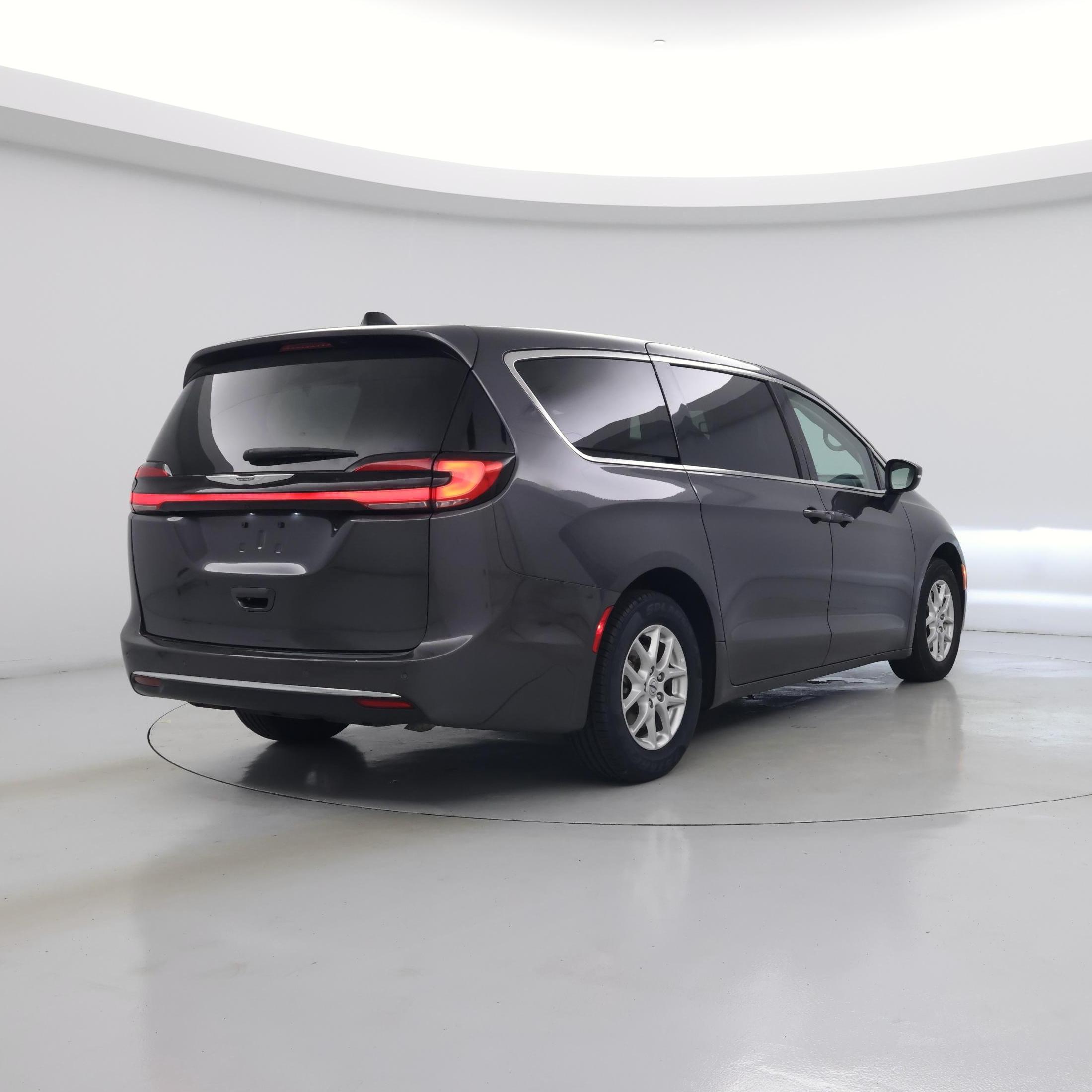 Thumbnail: 2023 Chrysler Pacifica - 8