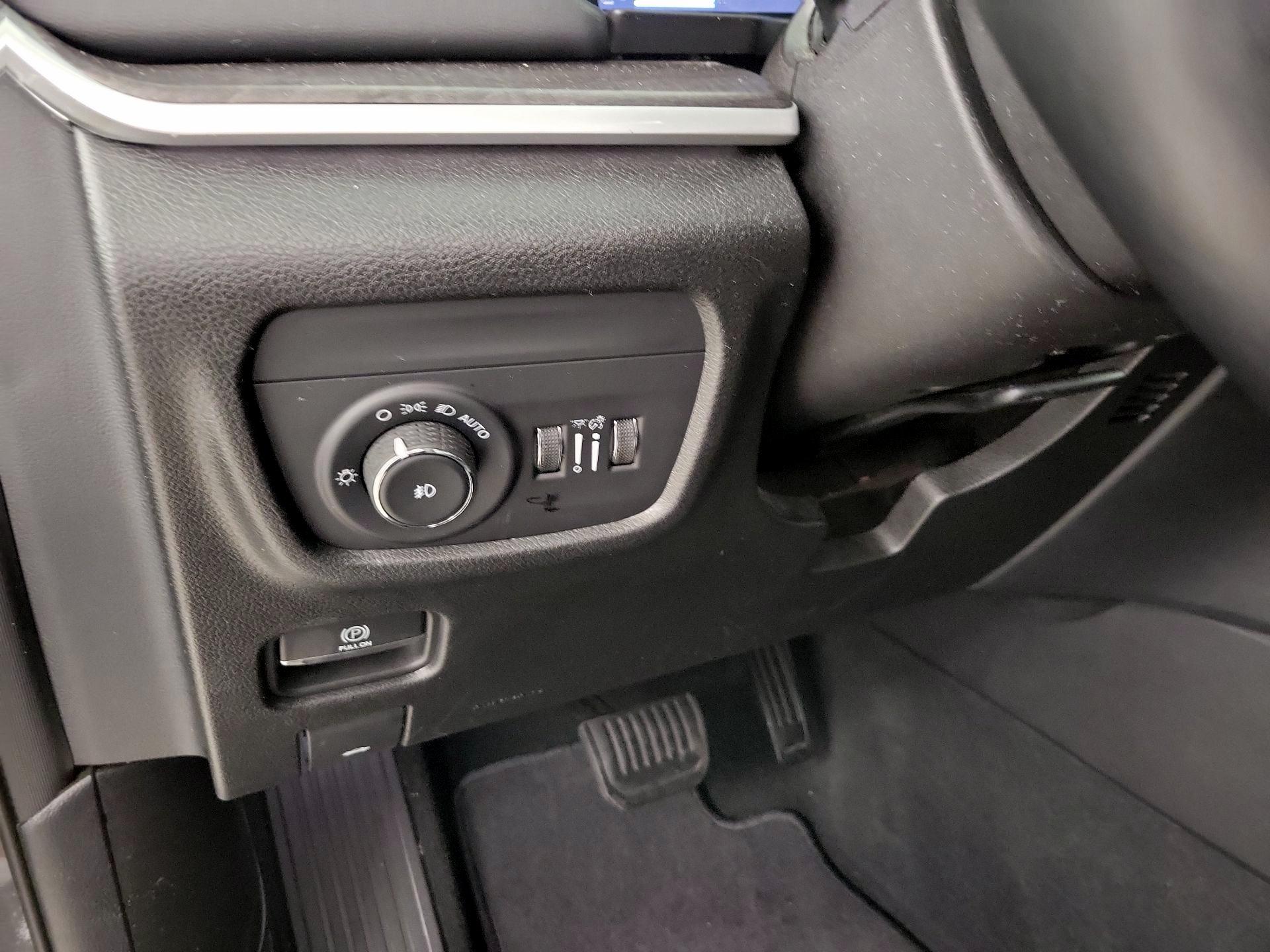 Thumbnail: 2022 Jeep Grand Cherokee - 13