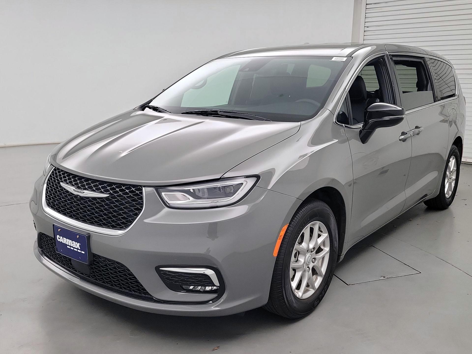 Thumbnail: 2025 Chrysler Pacifica - 3
