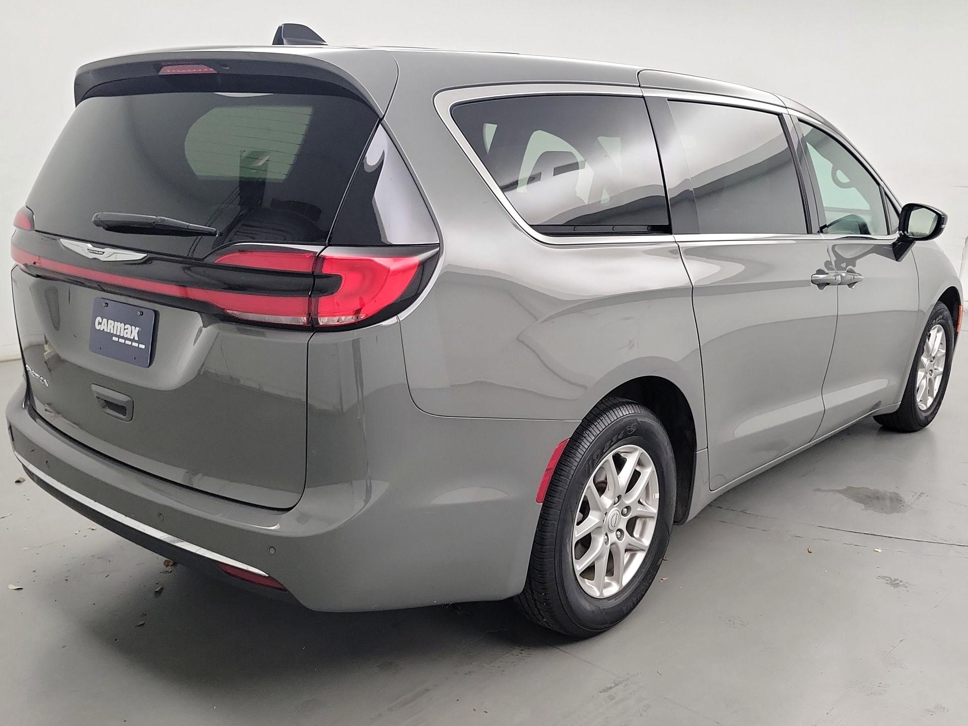 Thumbnail: 2025 Chrysler Pacifica - 5