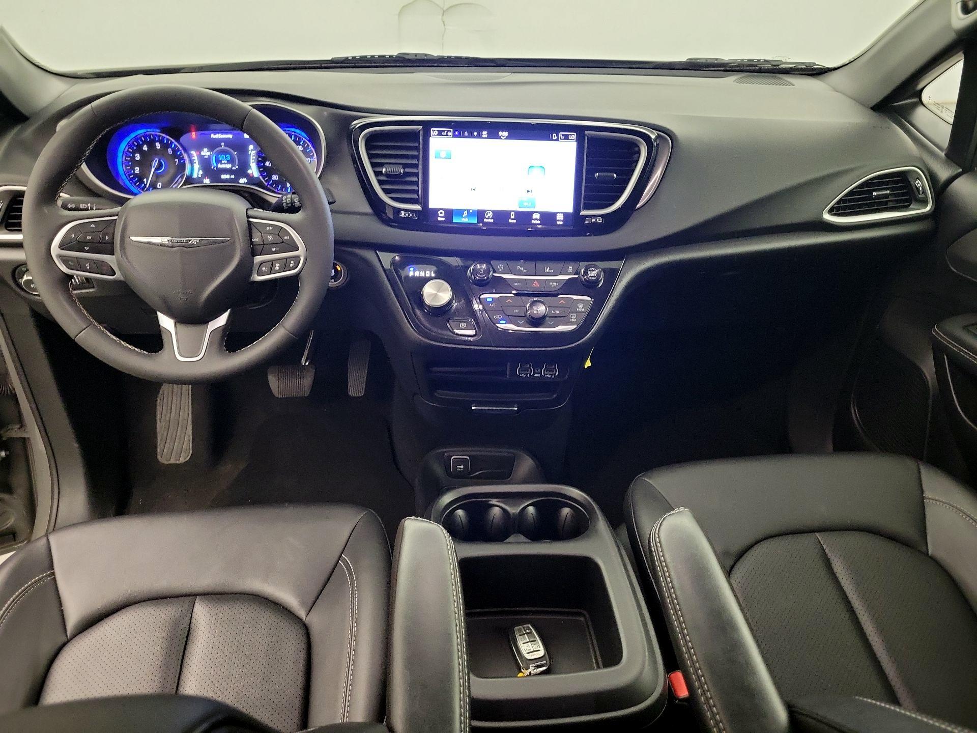 Thumbnail: 2025 Chrysler Pacifica - 8