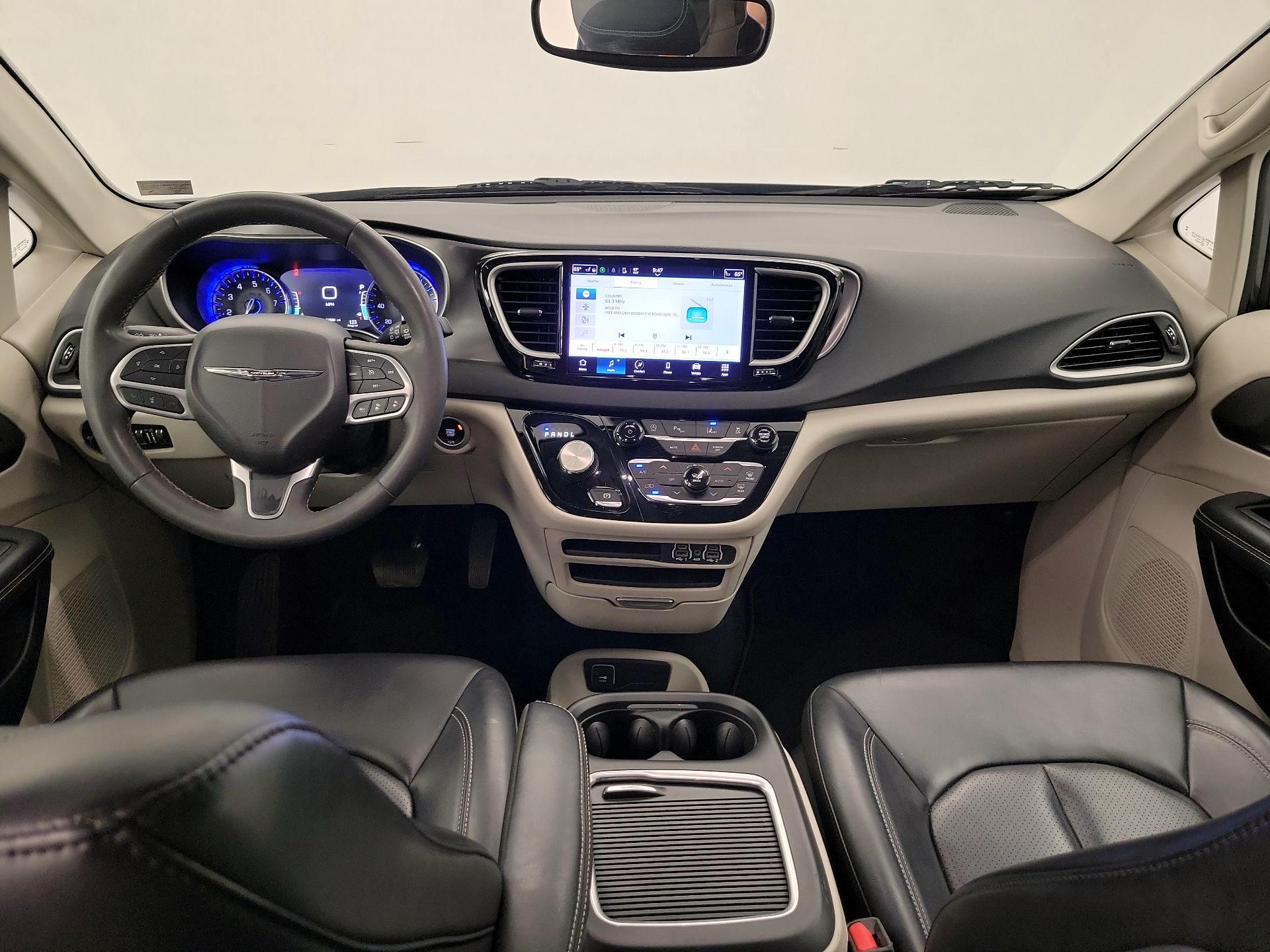 Thumbnail: 2023 Chrysler Pacifica - 9