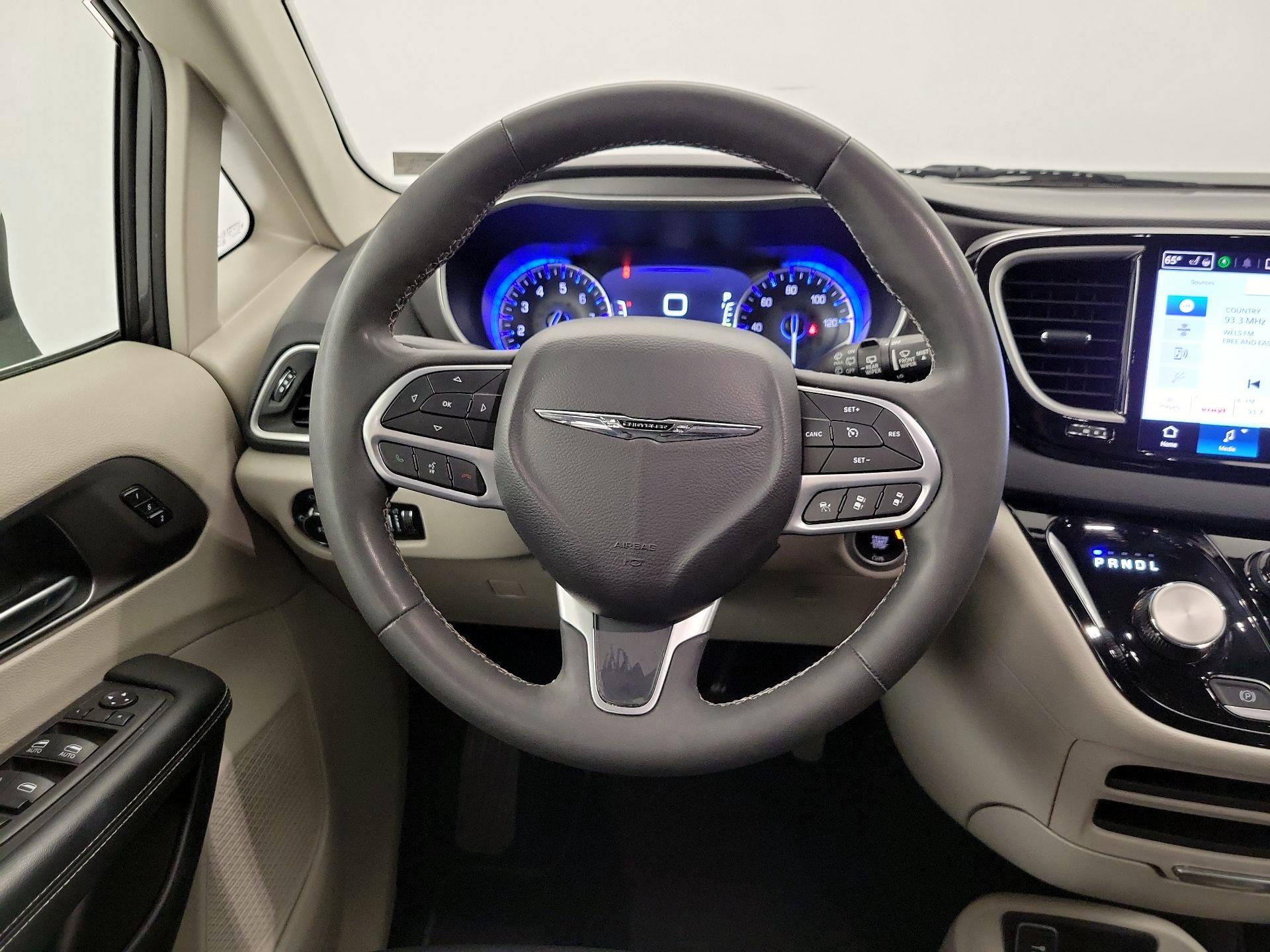 Thumbnail: 2023 Chrysler Pacifica - 10