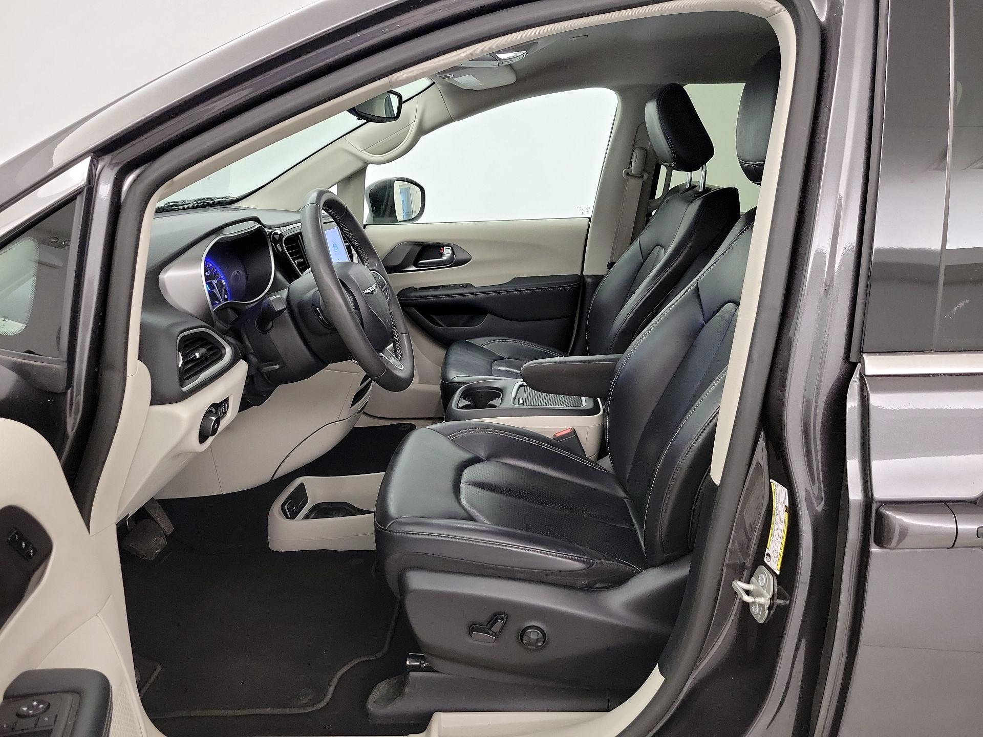 Thumbnail: 2023 Chrysler Pacifica - 11