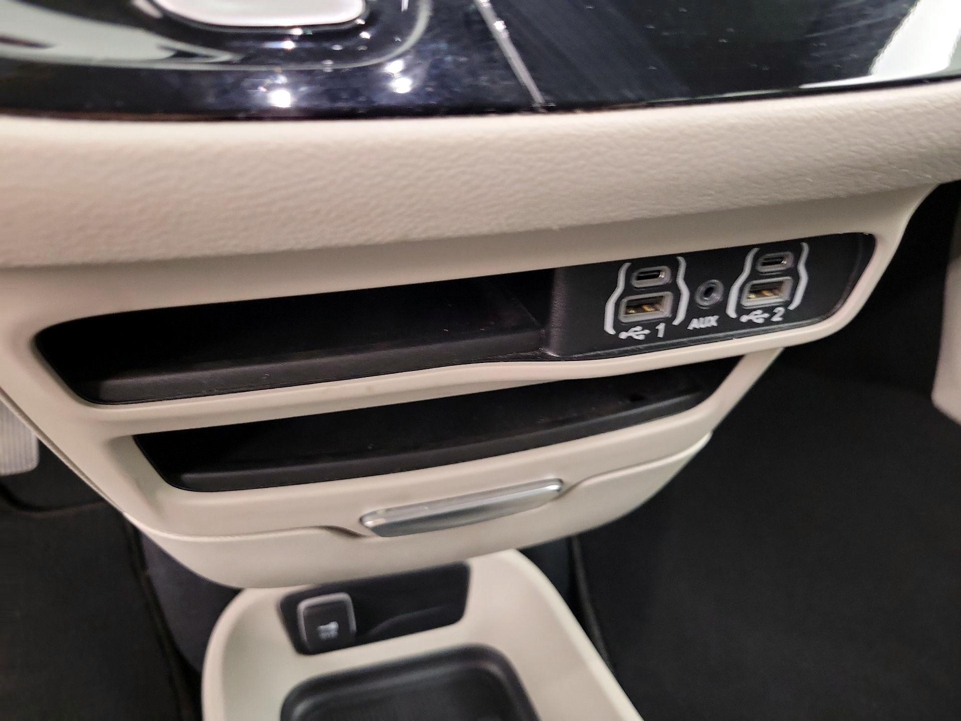Thumbnail: 2023 Chrysler Pacifica - 18