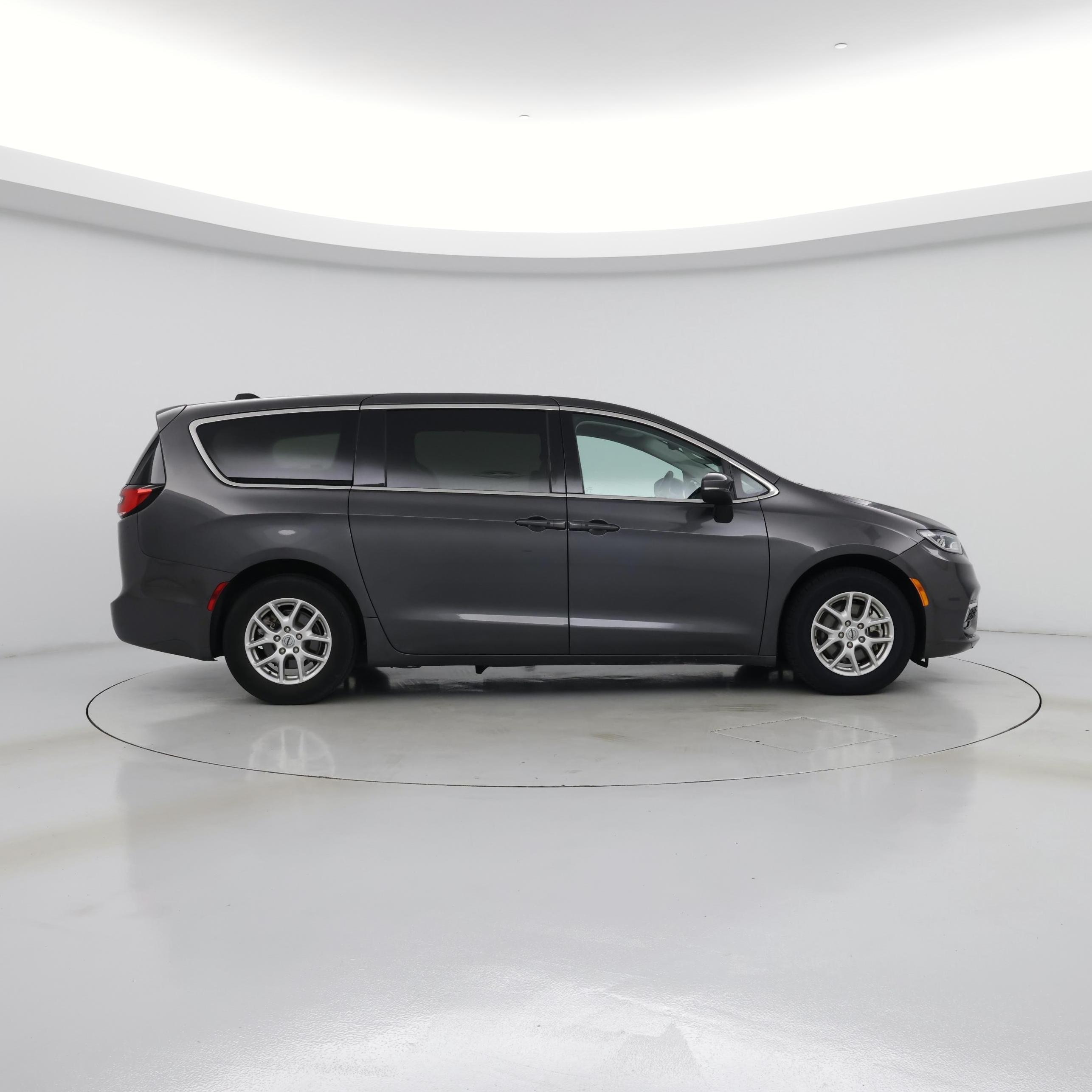 Thumbnail: 2023 Chrysler Pacifica - 7