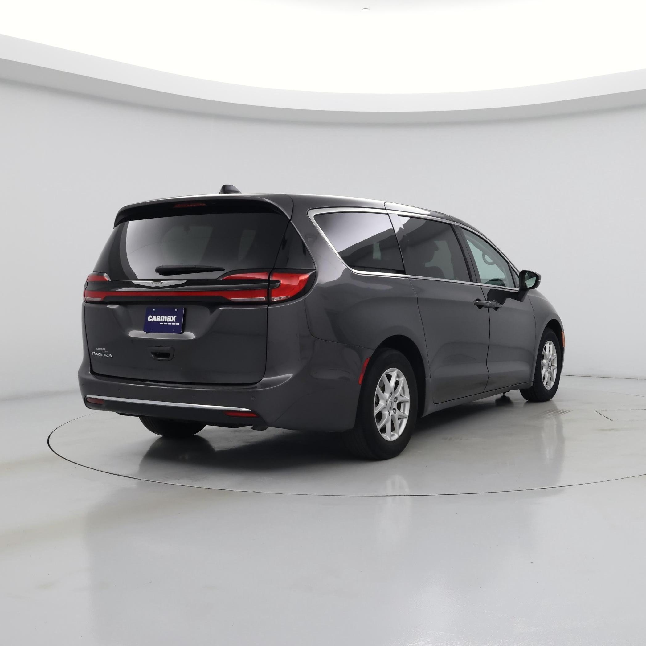Thumbnail: 2023 Chrysler Pacifica - 8