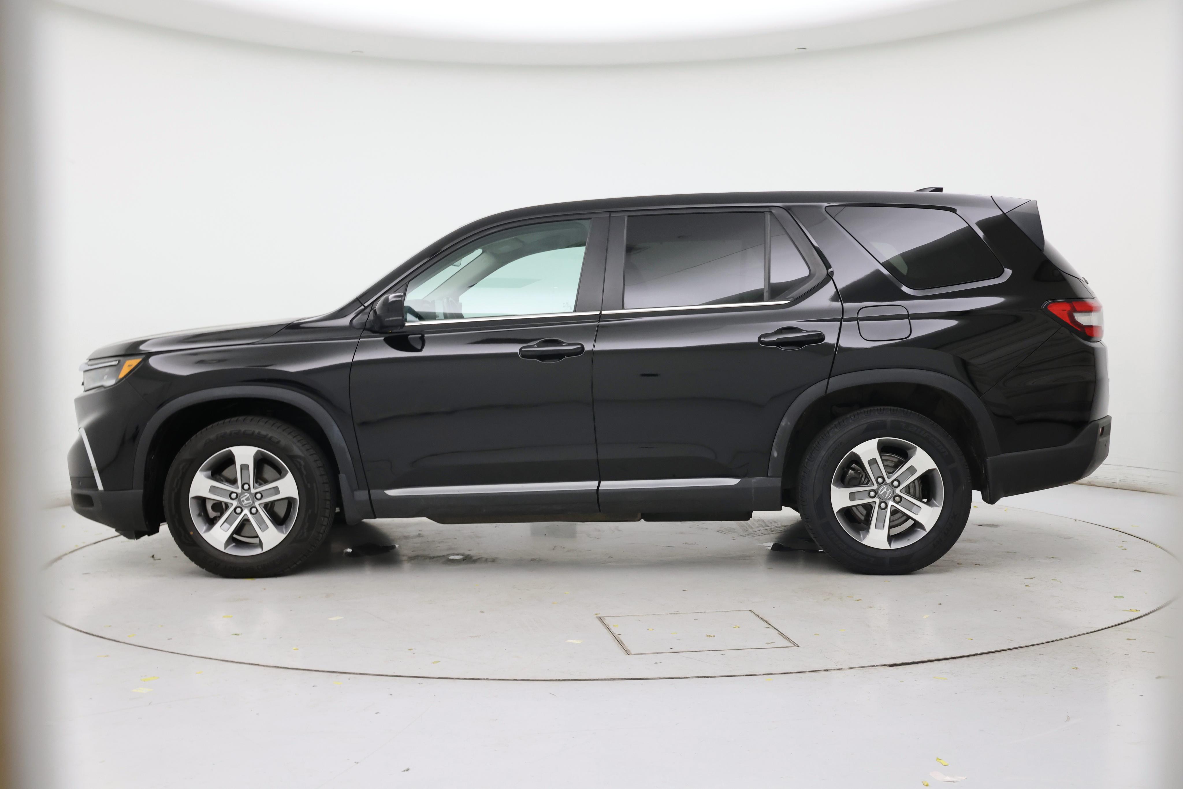 Thumbnail: 2023 Honda Pilot - 3
